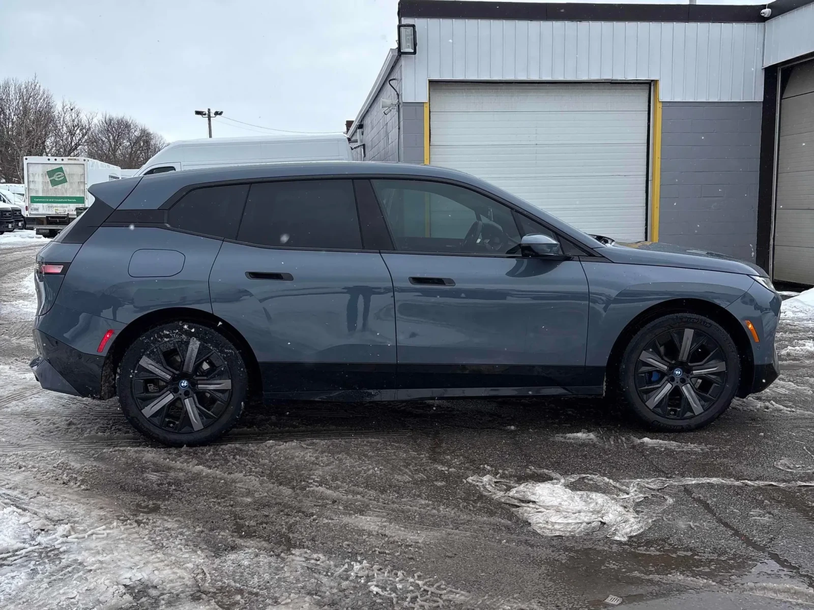 BMW iX * xDrive40 * CARFAX * HARMAN KARDON * KEYLESS *  - изображение 3