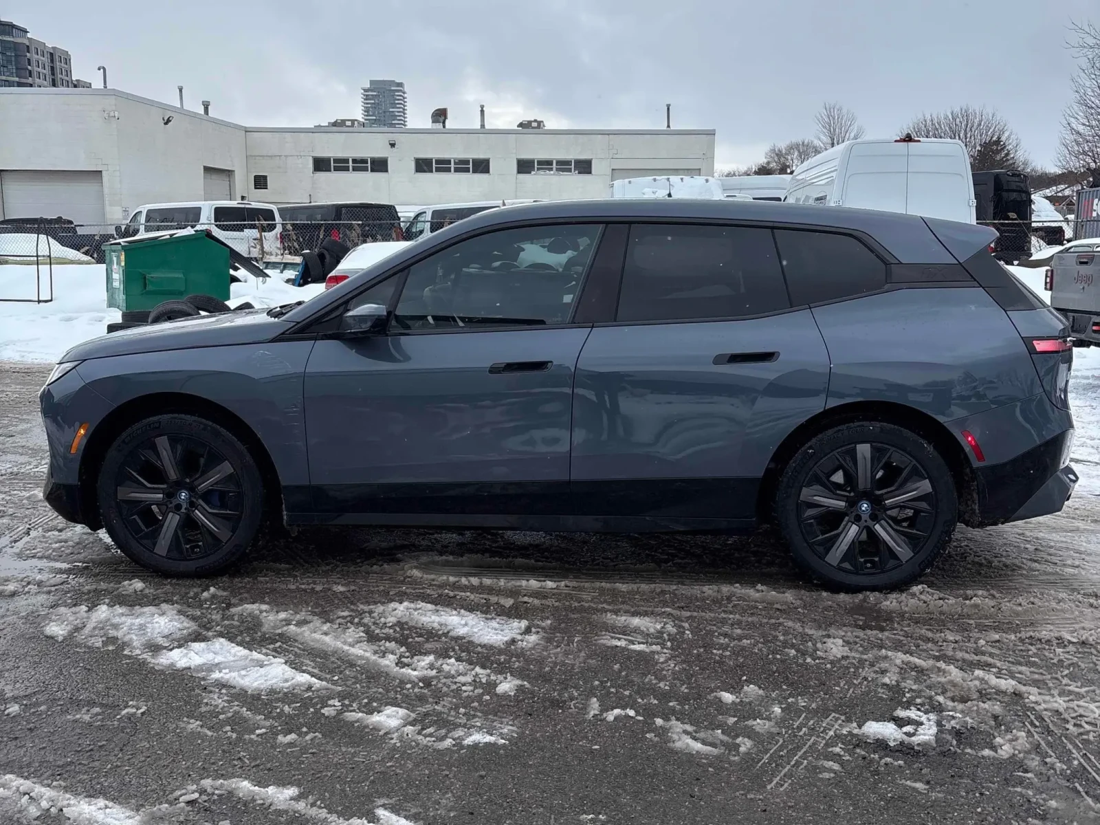 BMW iX * xDrive40 * CARFAX * HARMAN KARDON * KEYLESS *  - изображение 2