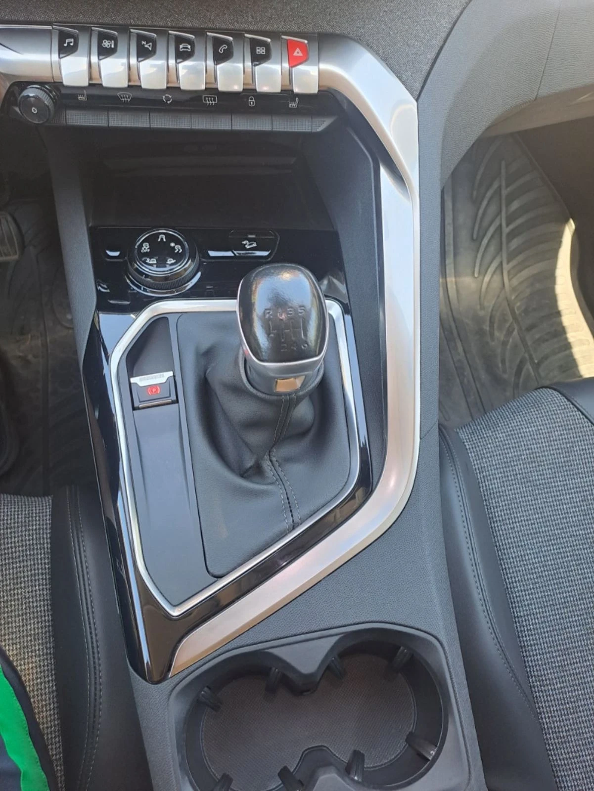 Peugeot 3008 ALLURE, снимка 6 - Автомобили и джипове - 54208309