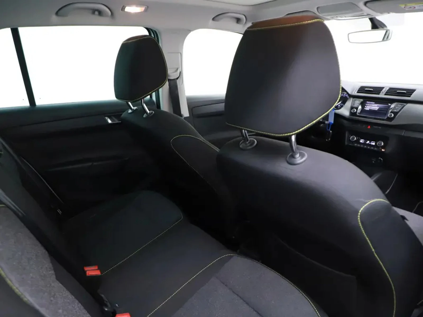 Skoda Fabia Combi 1.0 TSI Business, снимка 14 - Автомобили и джипове - 54331804