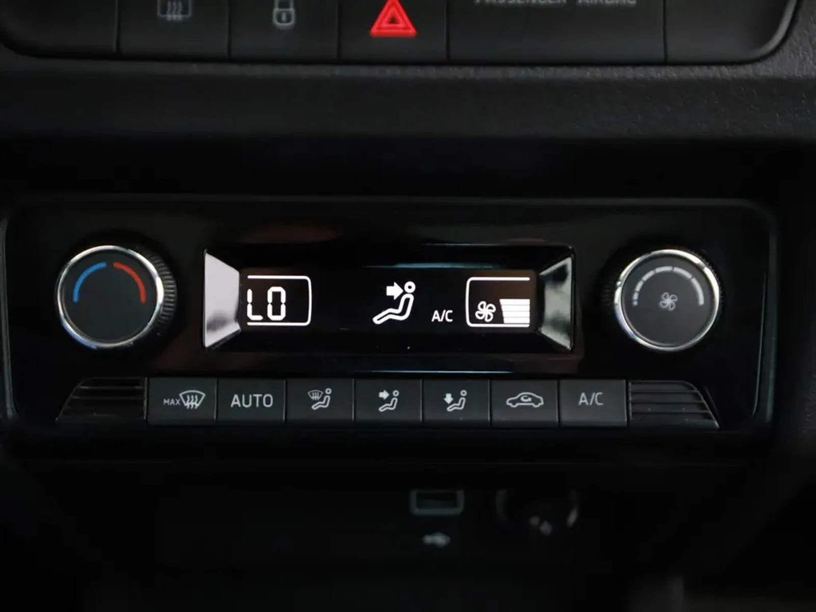 Skoda Fabia Combi 1.0 TSI Business, снимка 12 - Автомобили и джипове - 54331804