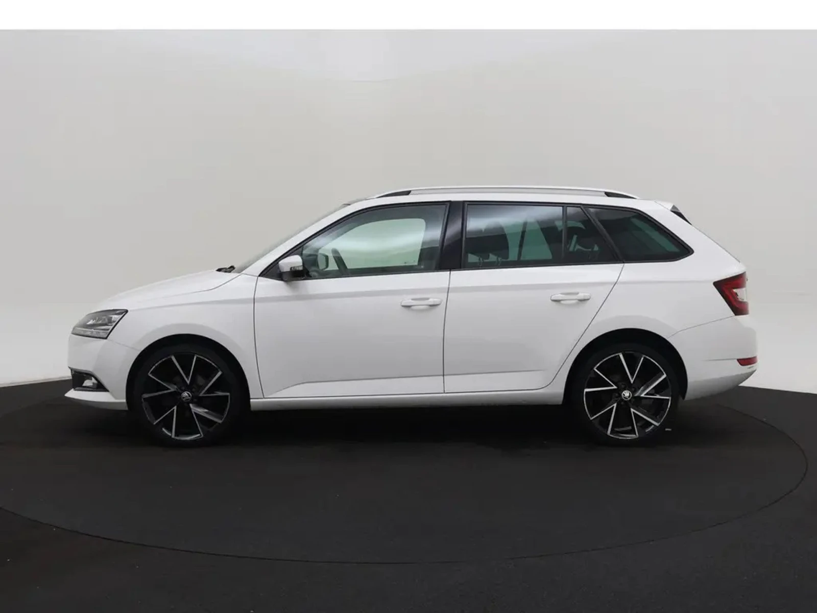 Skoda Fabia Combi 1.0 TSI Business, снимка 5 - Автомобили и джипове - 54331804