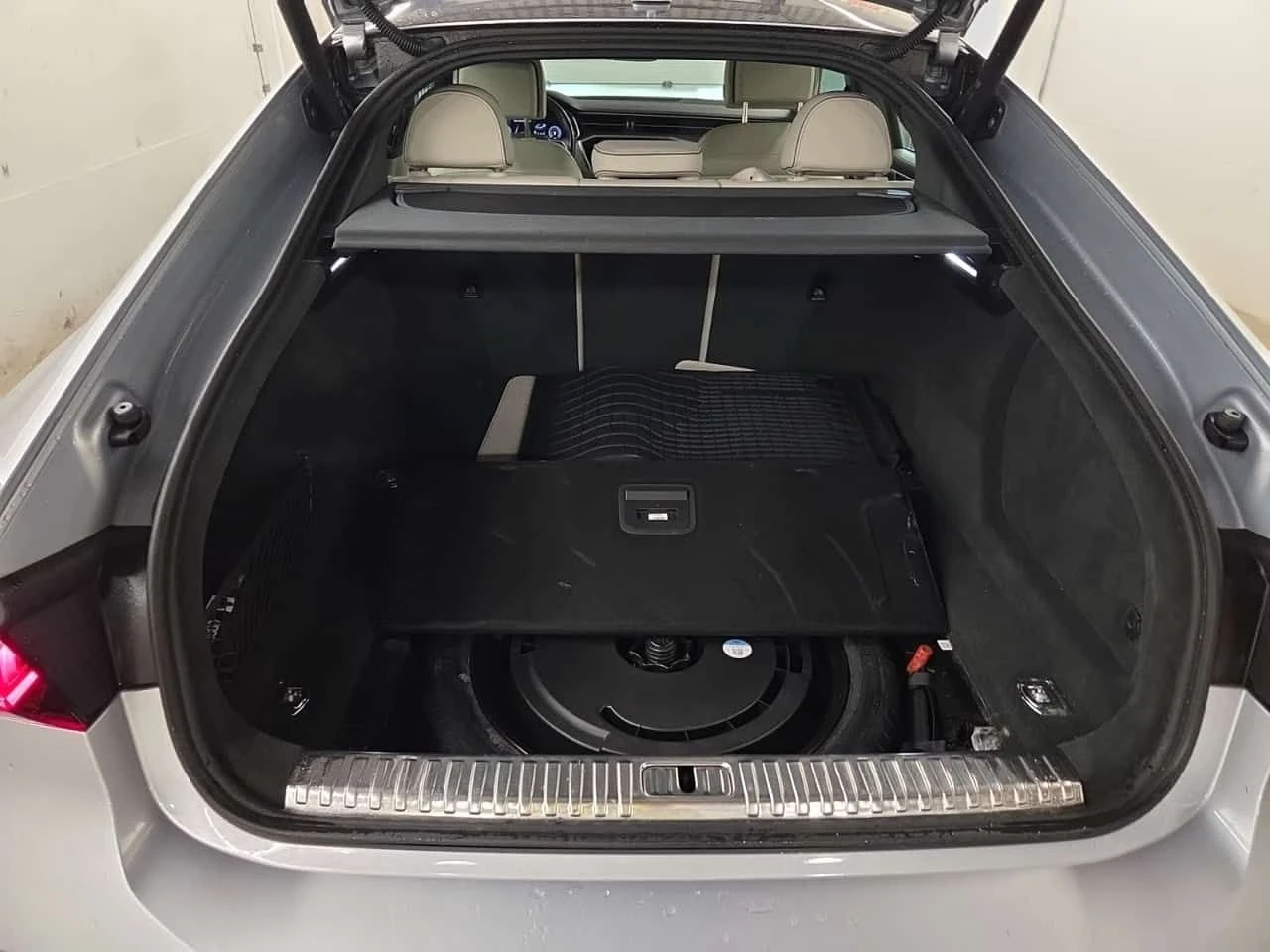 Audi A7 SPORTBACK TECHNIK| B&O| MASSAGE| HUD| 2 КЛЮЧА , снимка 14 - Автомобили и джипове - 55278386
