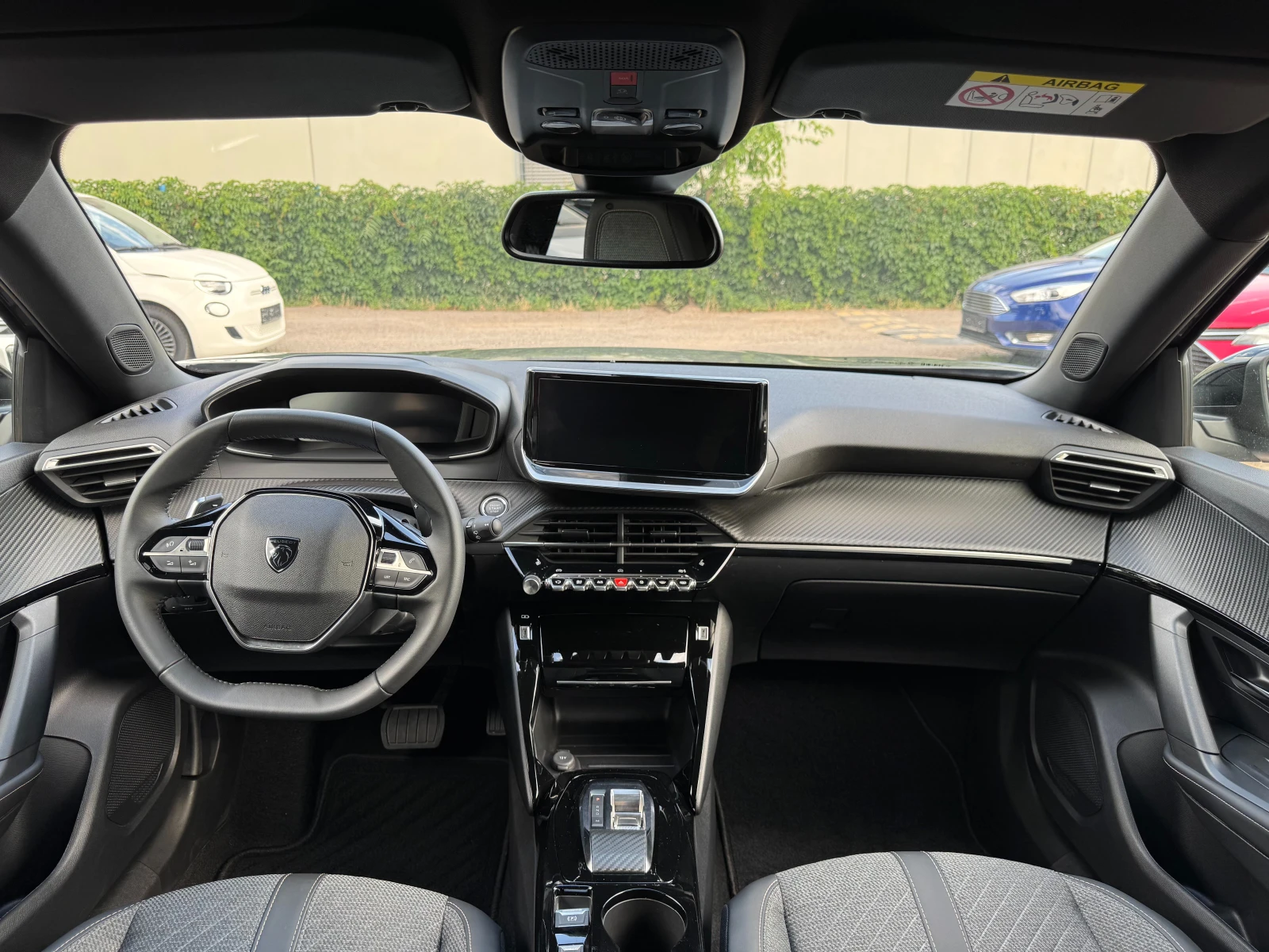 Peugeot 2008 1.2 PT Allure Premium, снимка 9 - Автомобили и джипове - 55325698