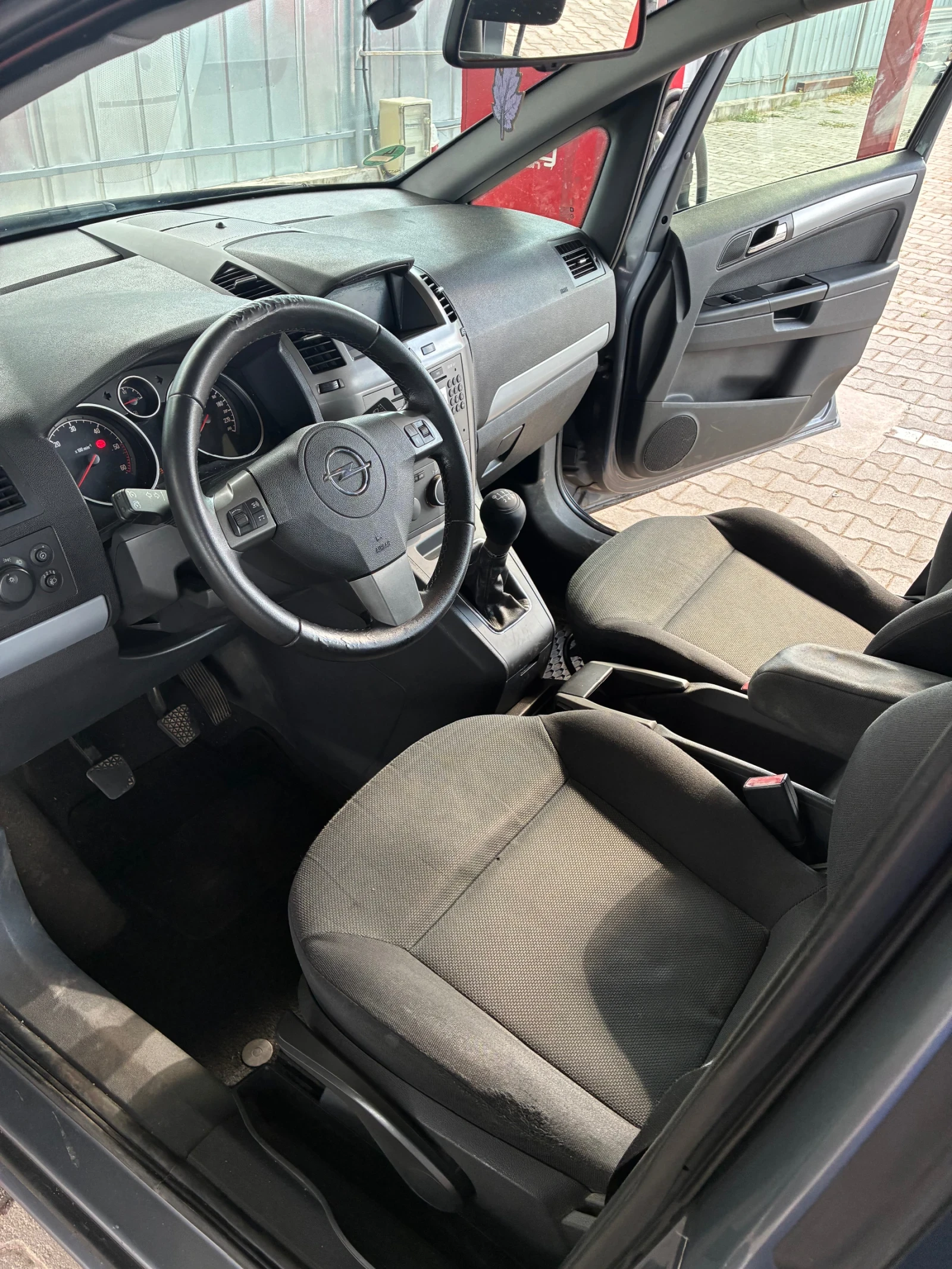 Opel Zafira 1.9 CDTI, снимка 7 - Автомобили и джипове - 55326156
