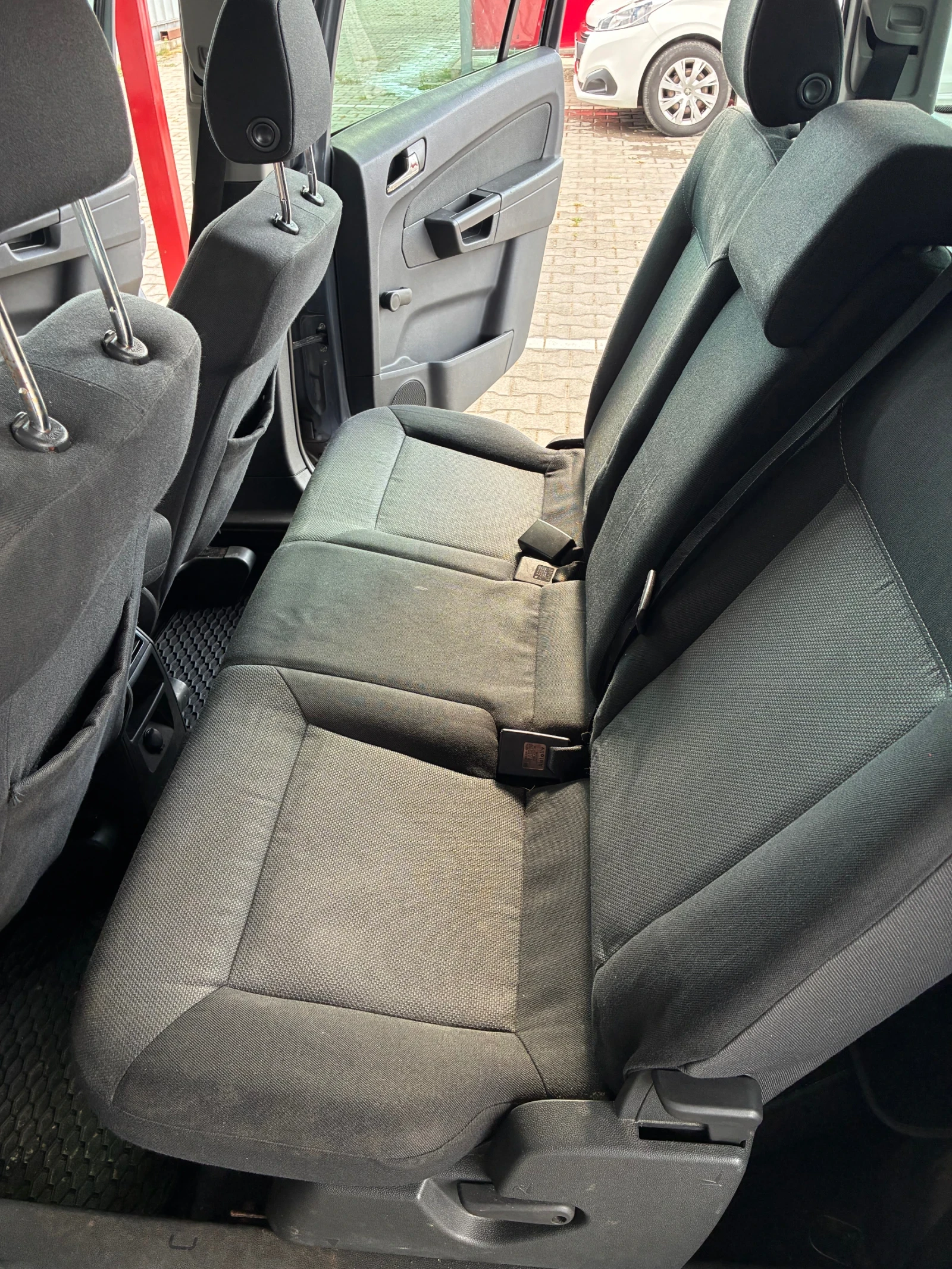 Opel Zafira 1.9 CDTI, снимка 6 - Автомобили и джипове - 55326156