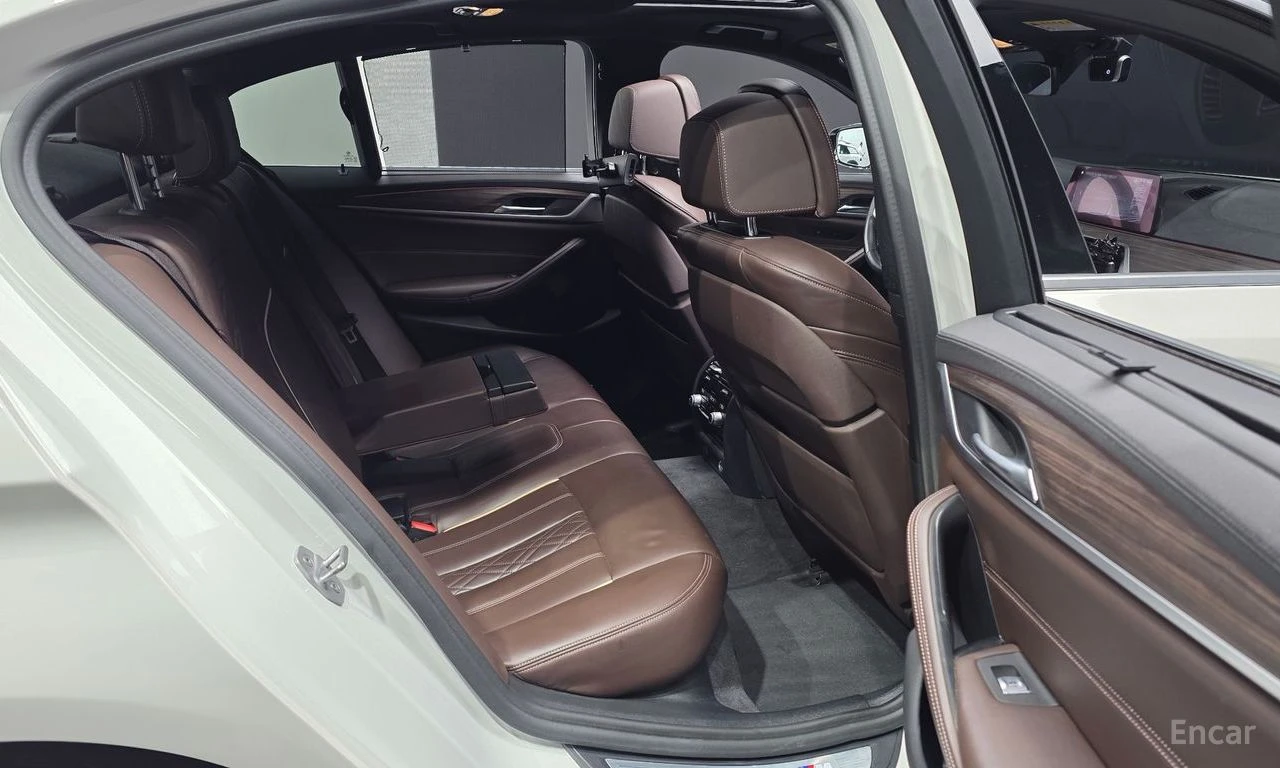 BMW 530 ПОДГРЕВИ * ПАНО * HEAD-UP * АВТОКРЕДИТ , снимка 13 - Автомобили и джипове - 55363905
