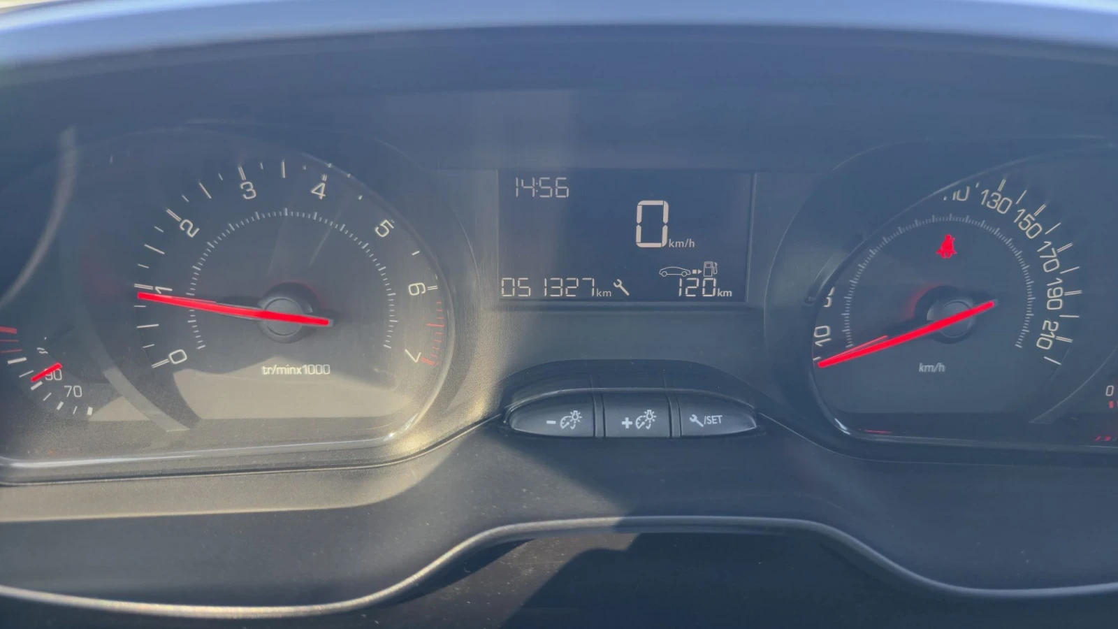 Peugeot 208 1.0 VTi, снимка 9 - Автомобили и джипове - 56642827