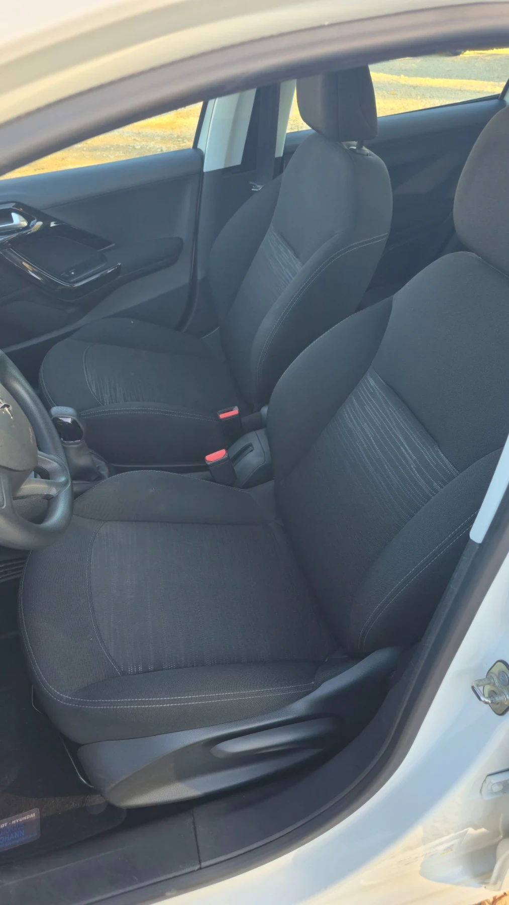 Peugeot 208 1.0 VTi, снимка 10 - Автомобили и джипове - 56642827