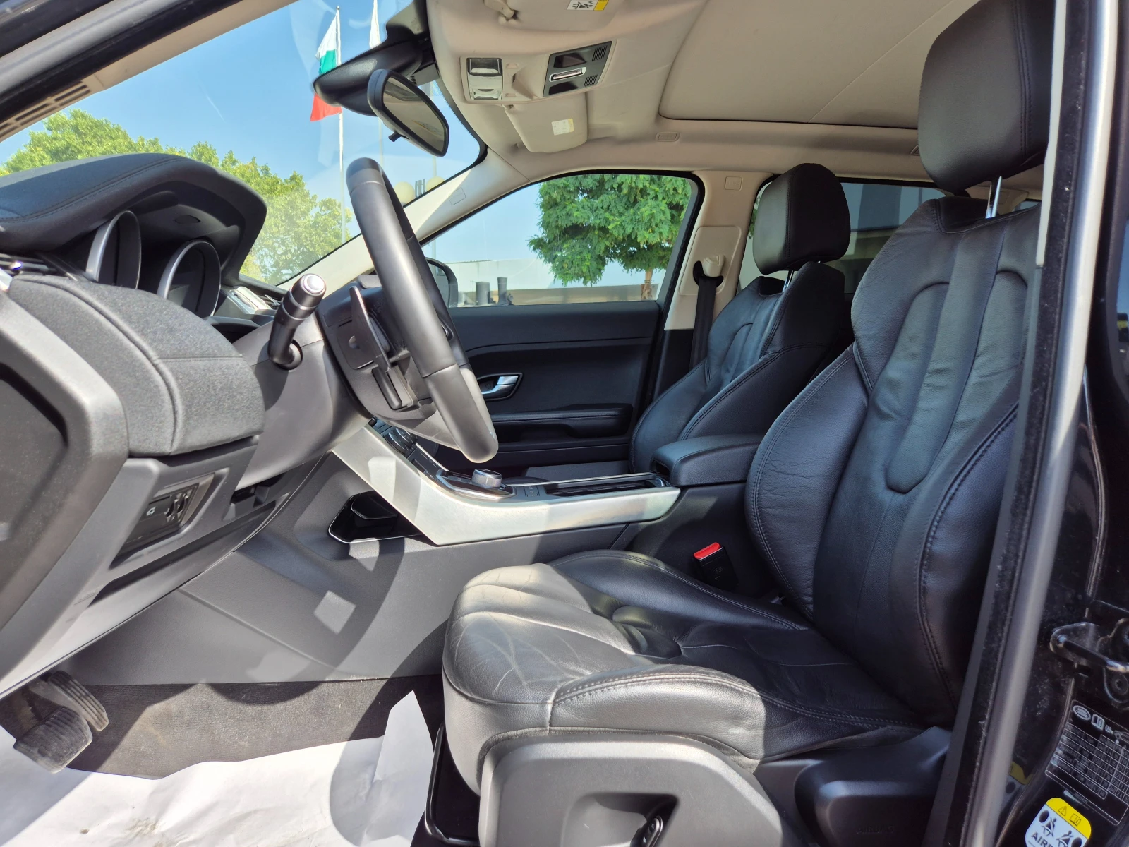 Land Rover Range Rover Evoque 2.0i 240к.с. Автоматик/Панорама/Подгрев - изображение 8
