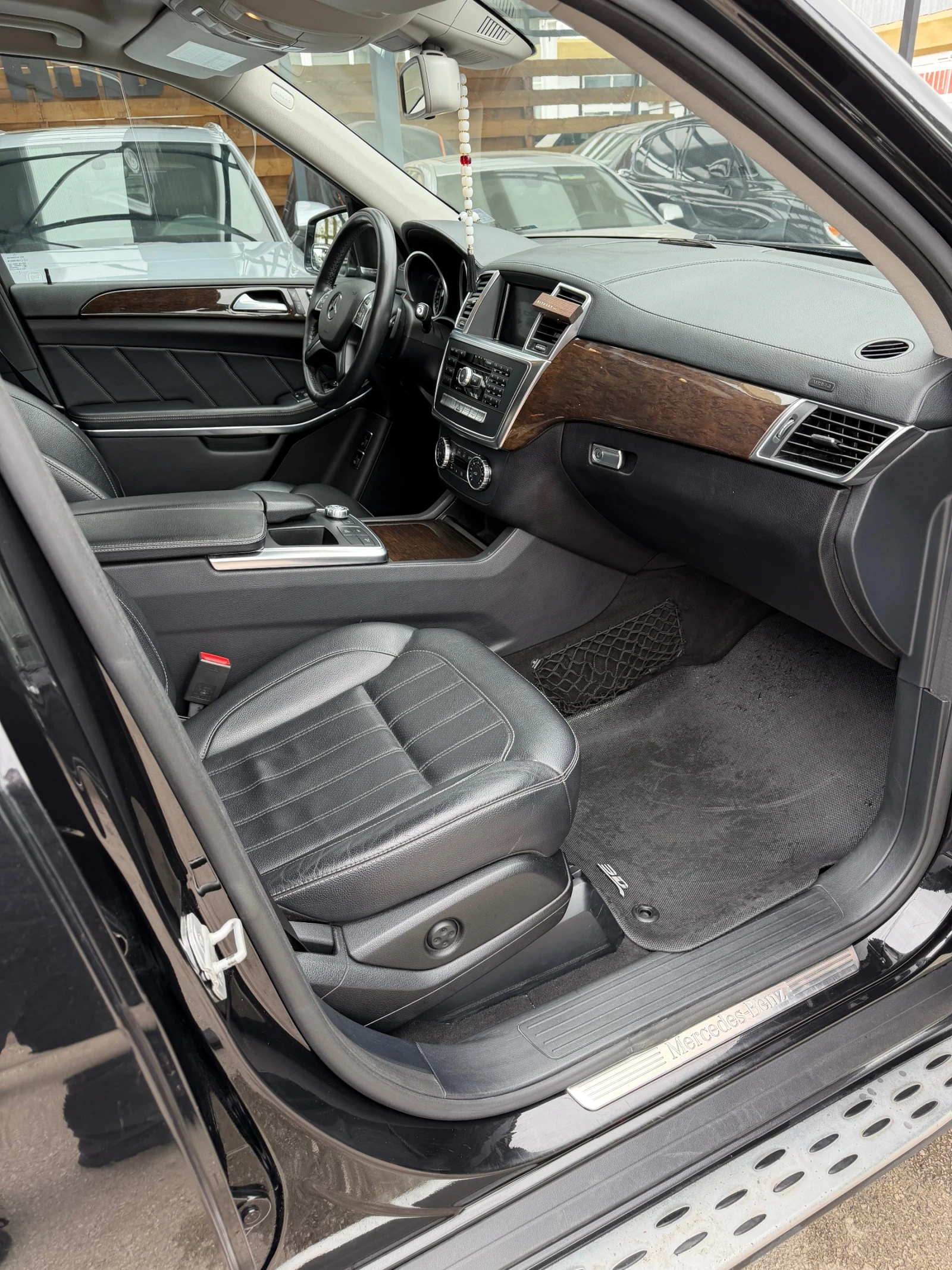 Mercedes-Benz GL 350 AMG-pack, снимка 13 - Автомобили и джипове - 54035179