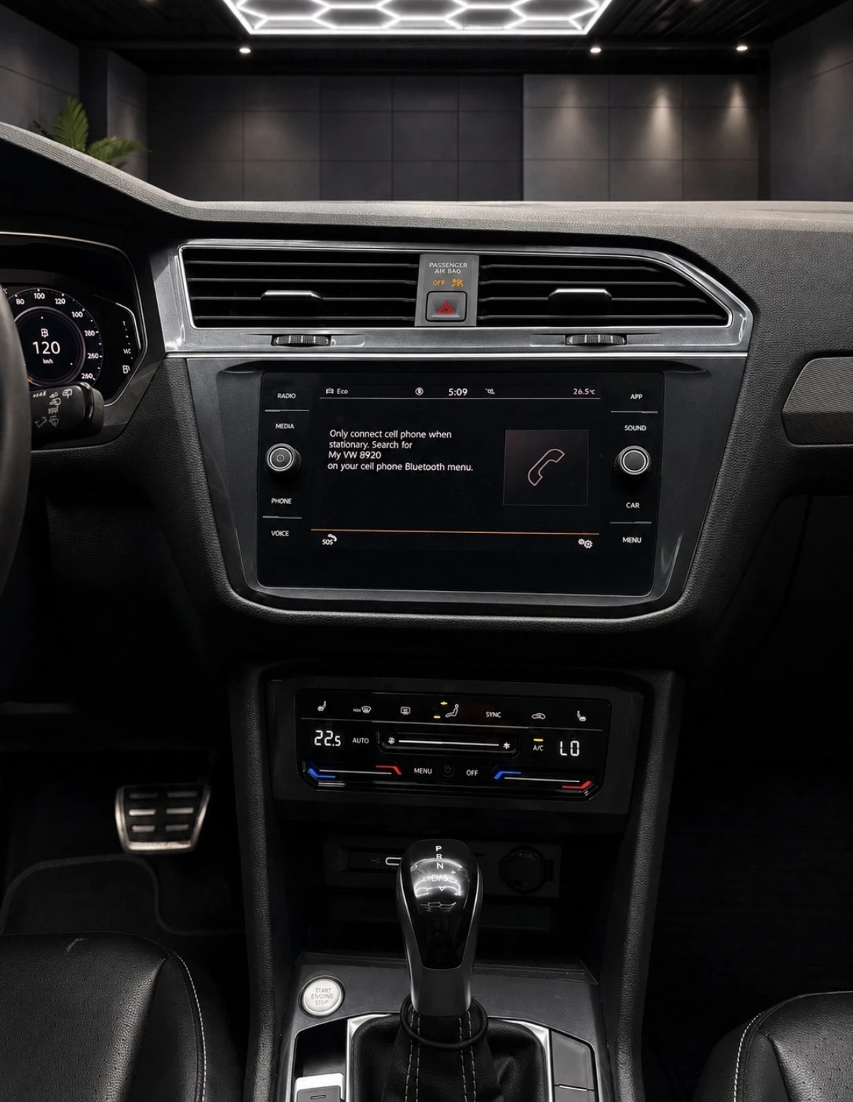 VW Tiguan COMFORTLINE * R-LINE * 4 MOTION * CARFAX * , снимка 8 - Автомобили и джипове - 54762676