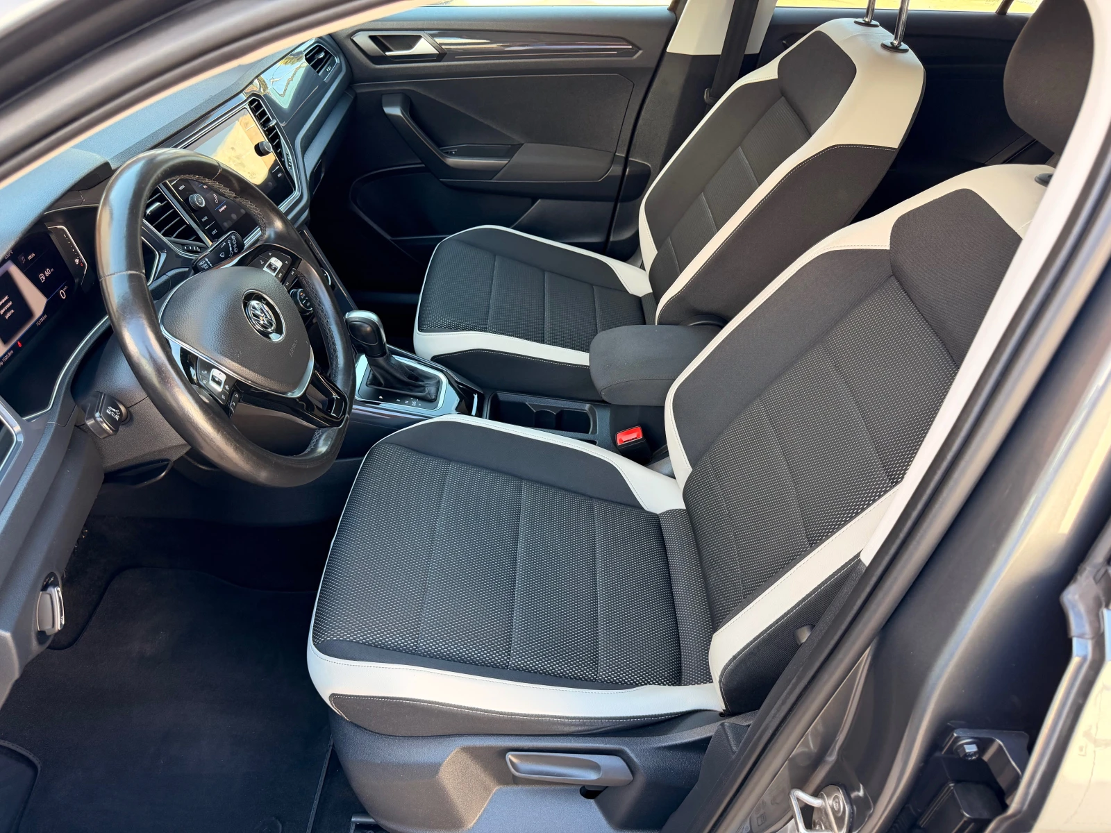 VW T-Roc 2.0TDI* AUT* R-LINE 150ks * KAMERA* DISTRONIK* LIZ