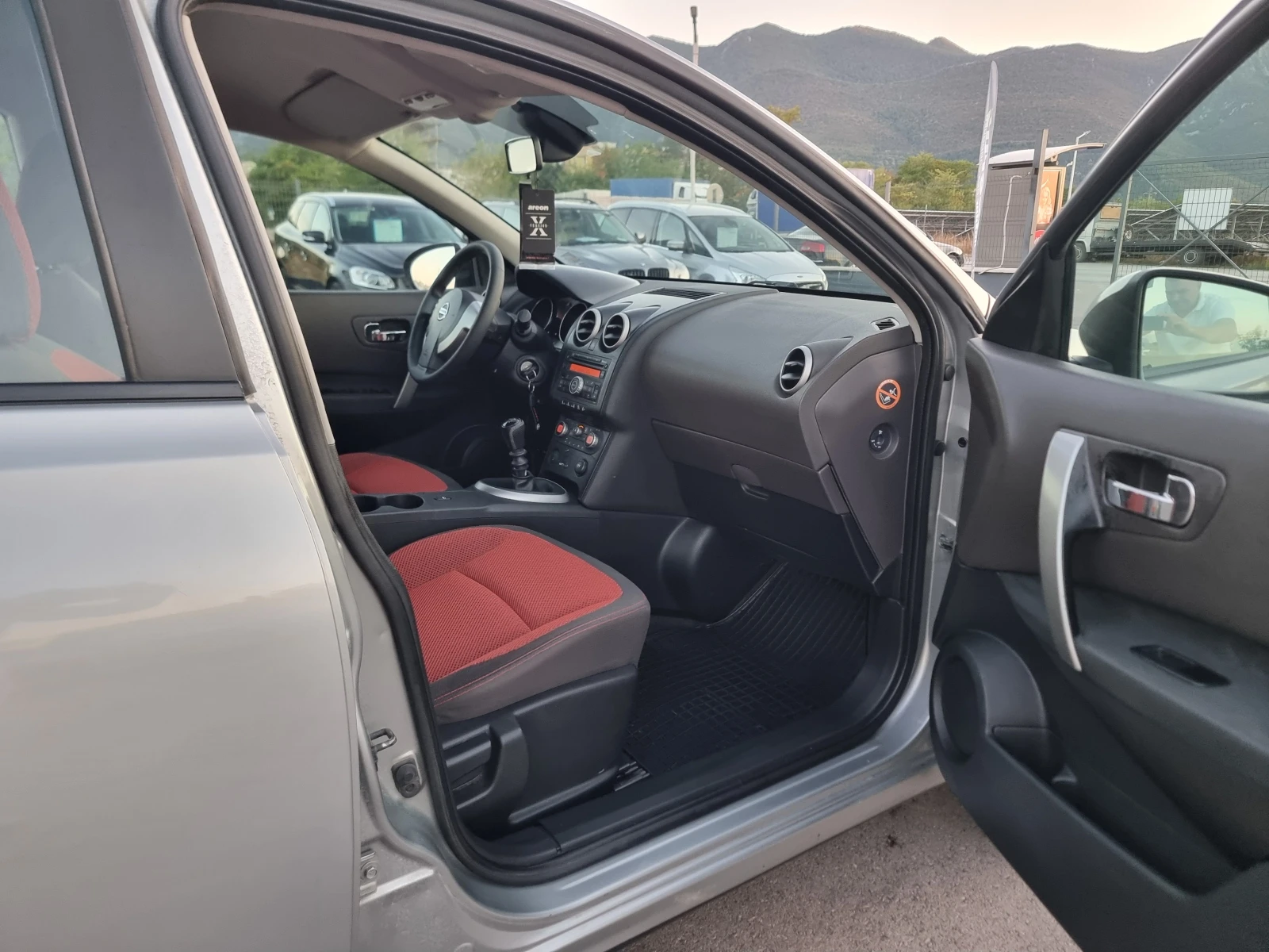 Nissan Qashqai 1.5DCI, снимка 15 - Автомобили и джипове - 55947499