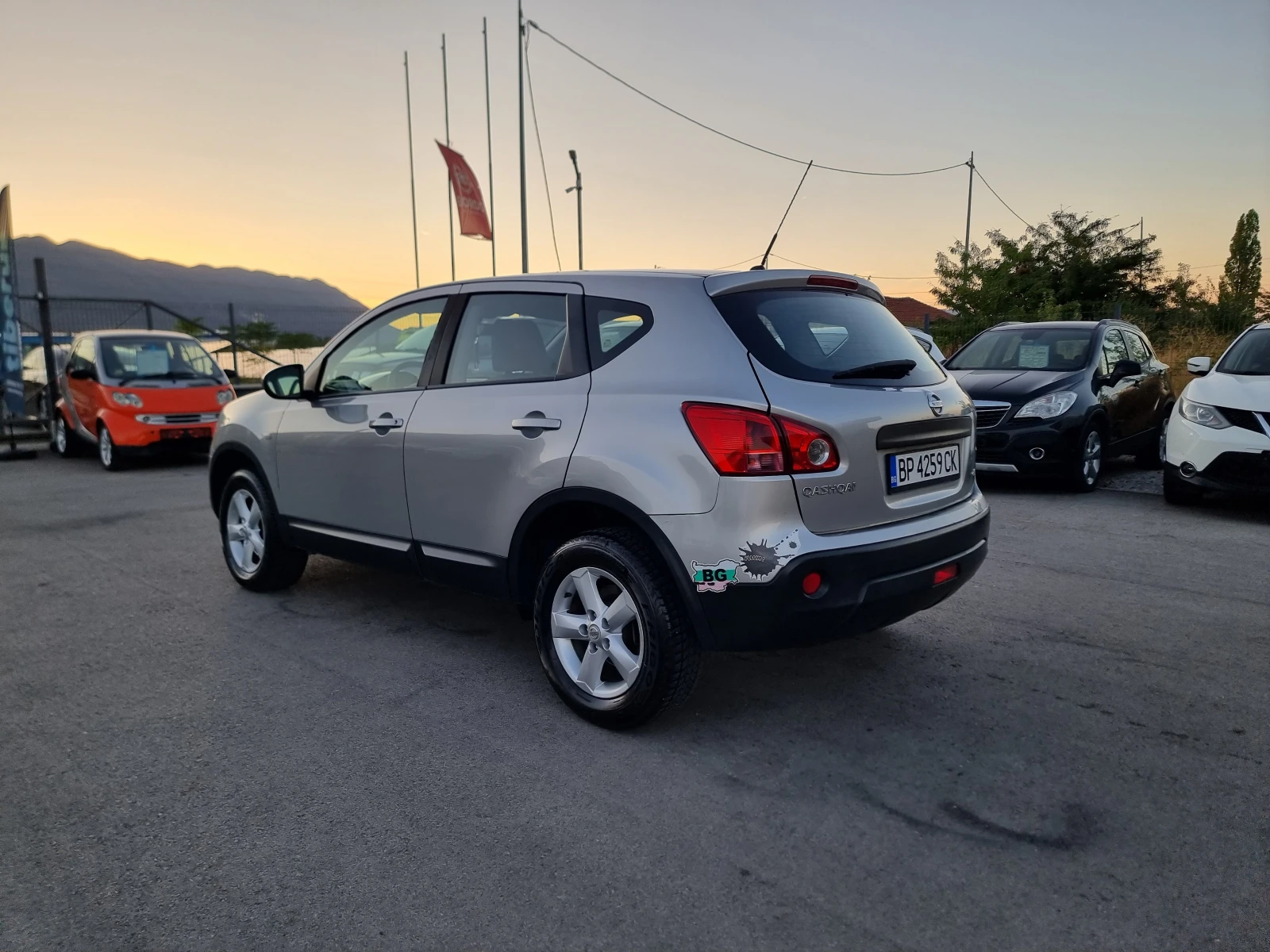 Nissan Qashqai 1.5DCI, снимка 4 - Автомобили и джипове - 55947499