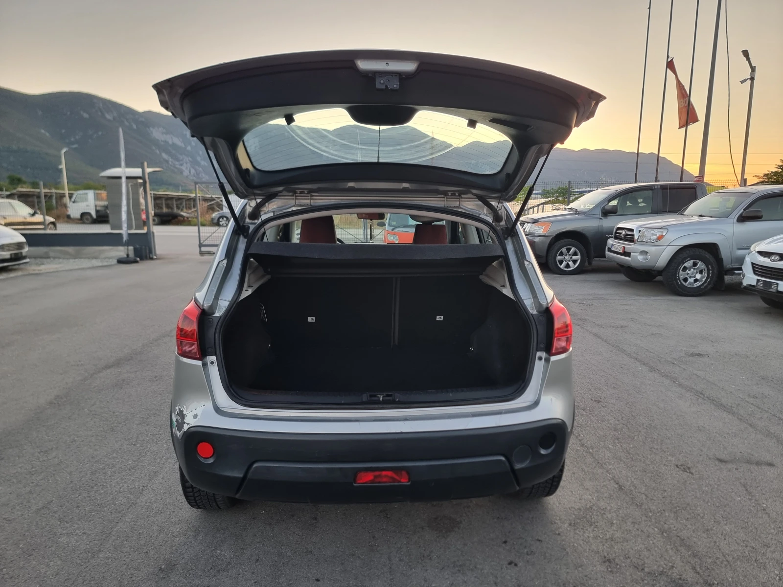 Nissan Qashqai 1.5DCI, снимка 13 - Автомобили и джипове - 55947499