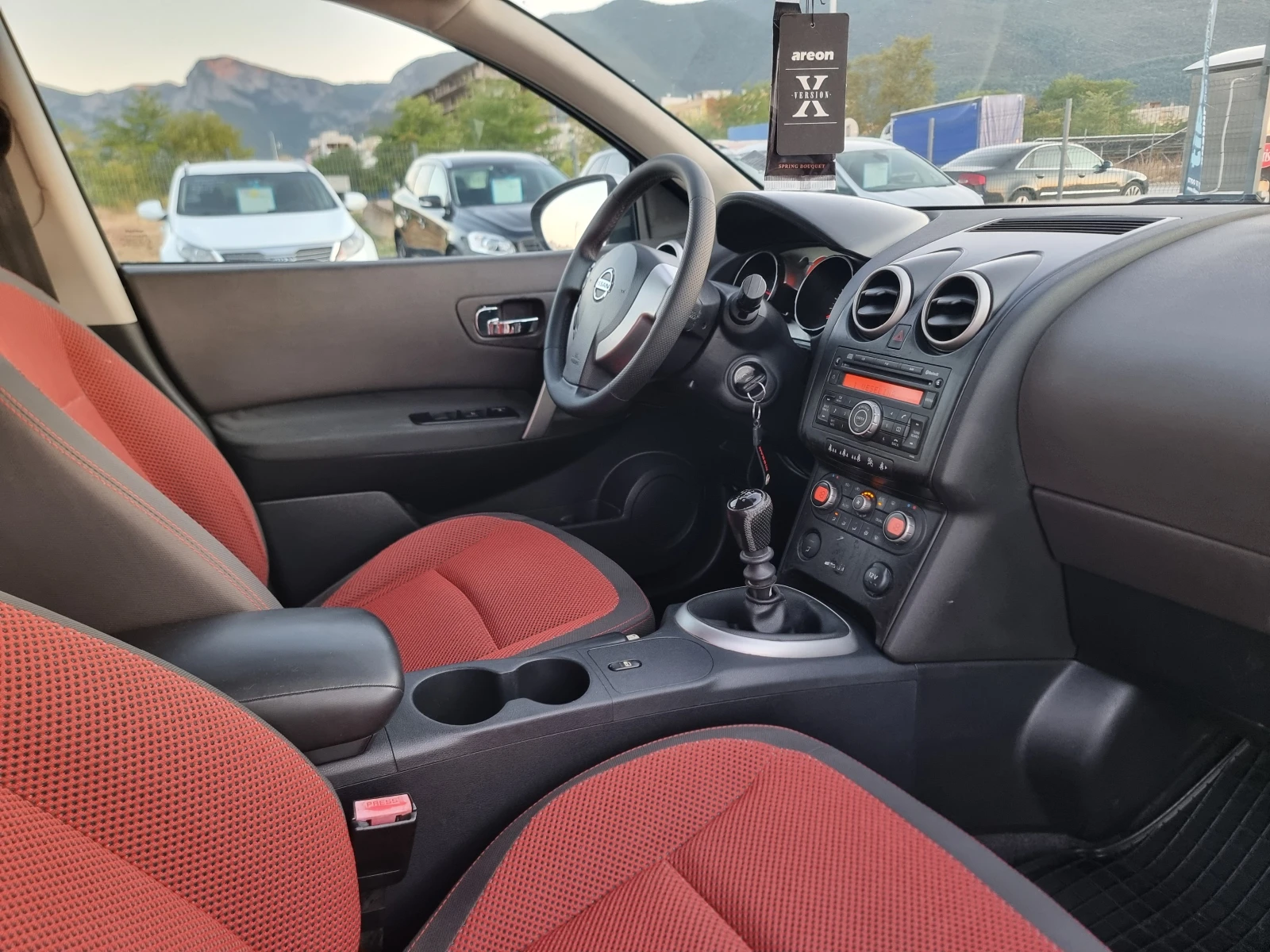Nissan Qashqai 1.5DCI, снимка 16 - Автомобили и джипове - 55947499