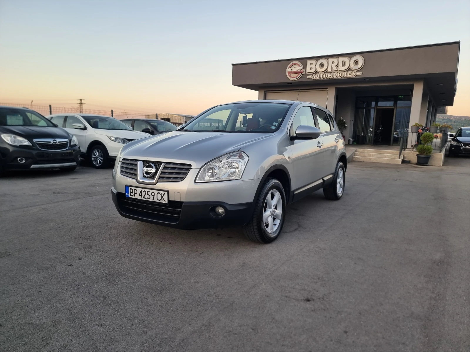 Nissan Qashqai 1.5DCI, снимка 3 - Автомобили и джипове - 55947499