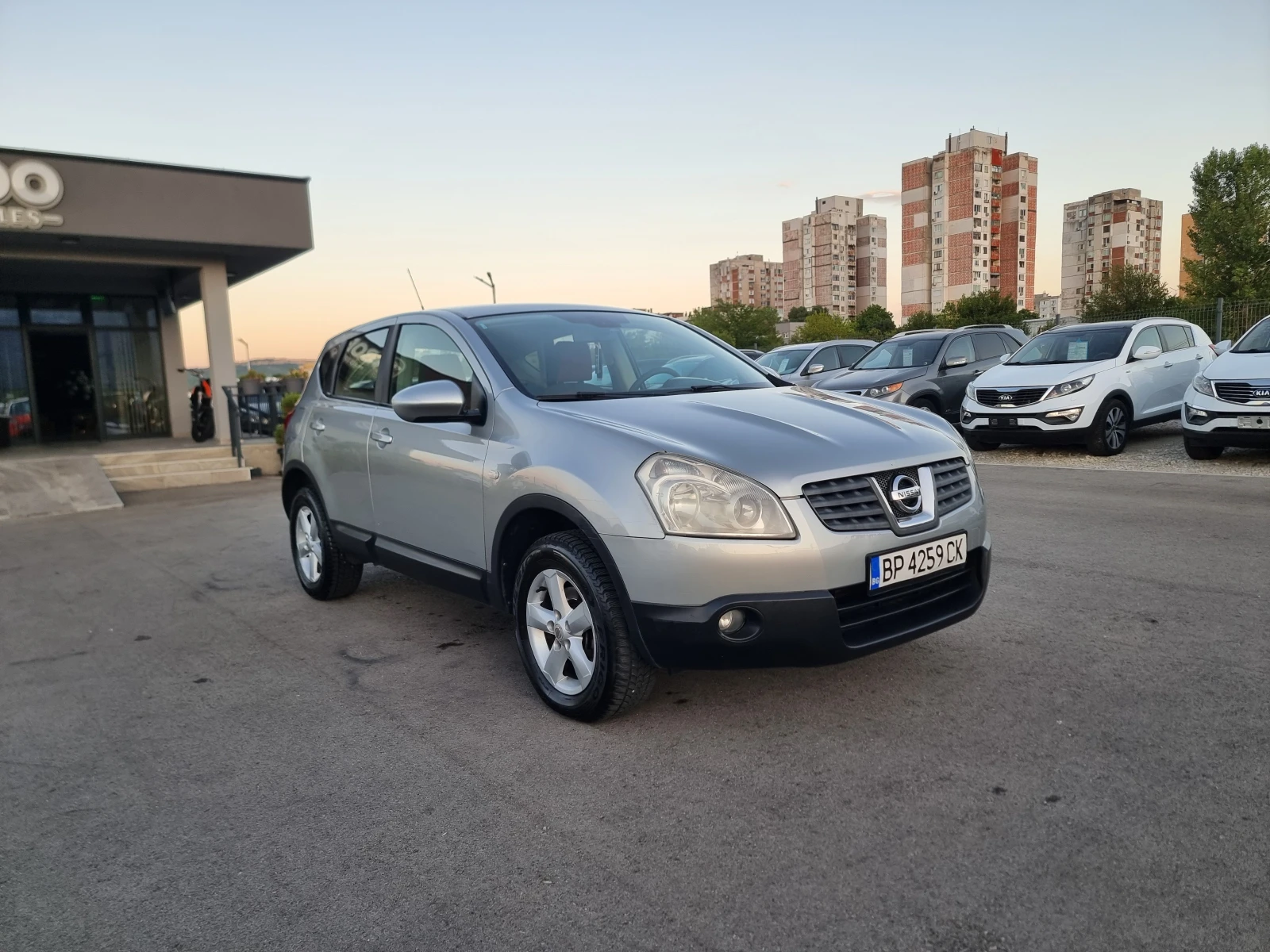 Nissan Qashqai 1.5DCI, снимка 8 - Автомобили и джипове - 55947499