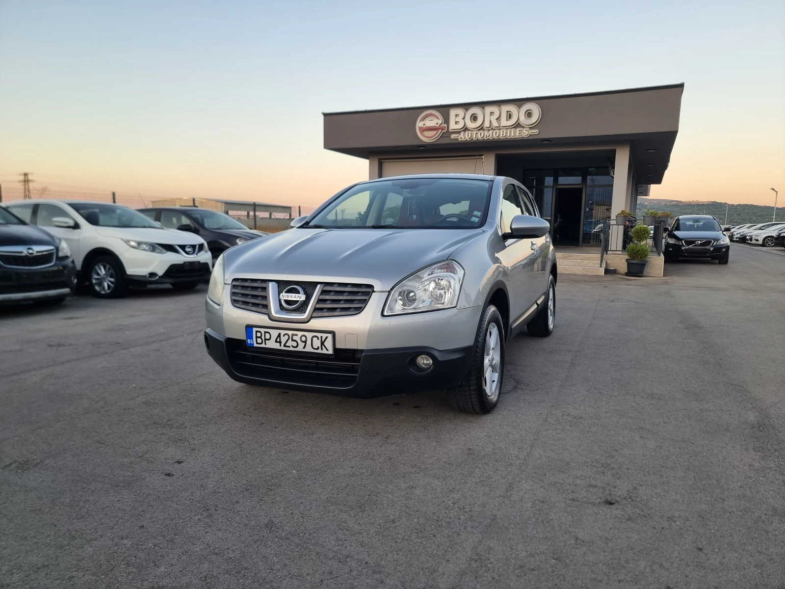 Nissan Qashqai 1.5DCI, снимка 2 - Автомобили и джипове - 55947499