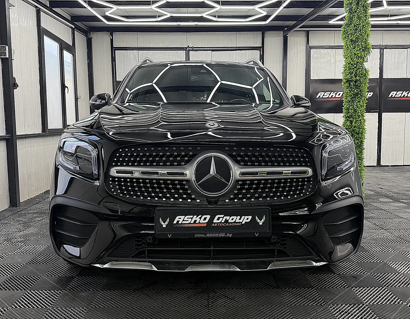 Mercedes-Benz GLB 200 AMG-line/PANORAMA/7-Mesta/ГЕРМАНИЯ СОБСТВЕН ЛИЗИНГ, снимка 2 - Автомобили и джипове - 56072608