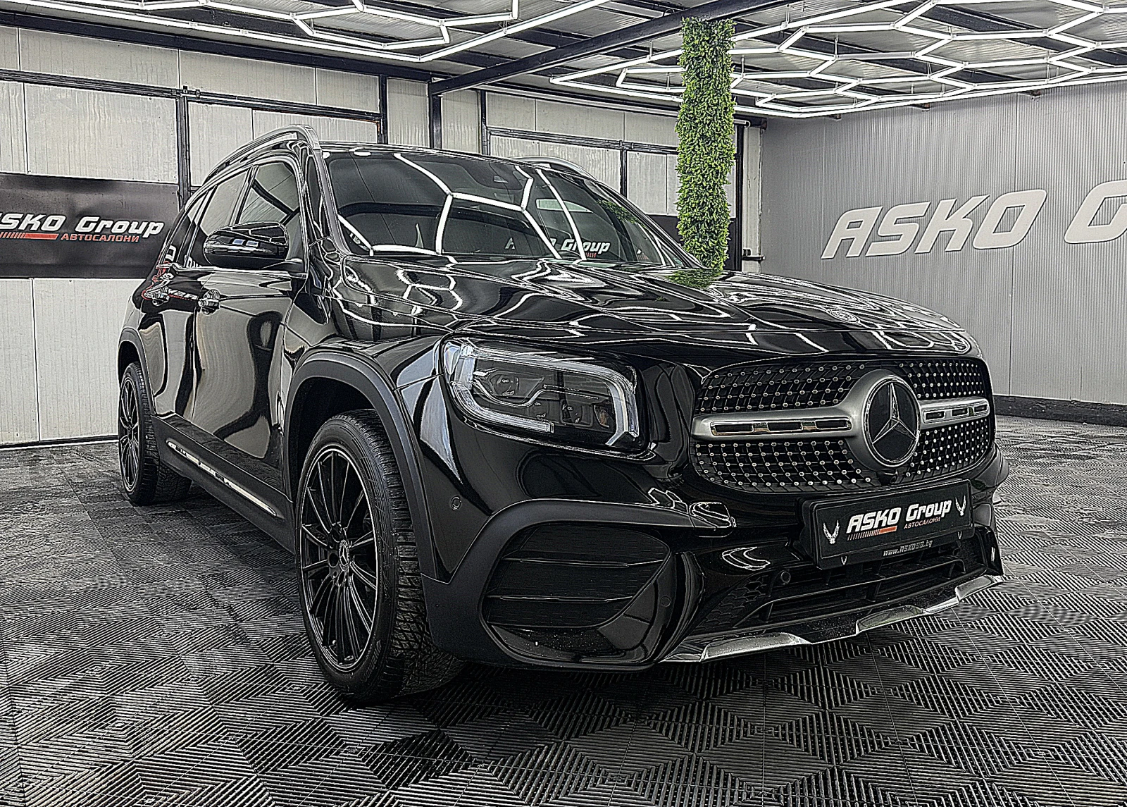 Mercedes-Benz GLB 200 AMG-line/PANORAMA/7-Mesta/ГЕРМАНИЯ СОБСТВЕН ЛИЗИНГ, снимка 3 - Автомобили и джипове - 56072608