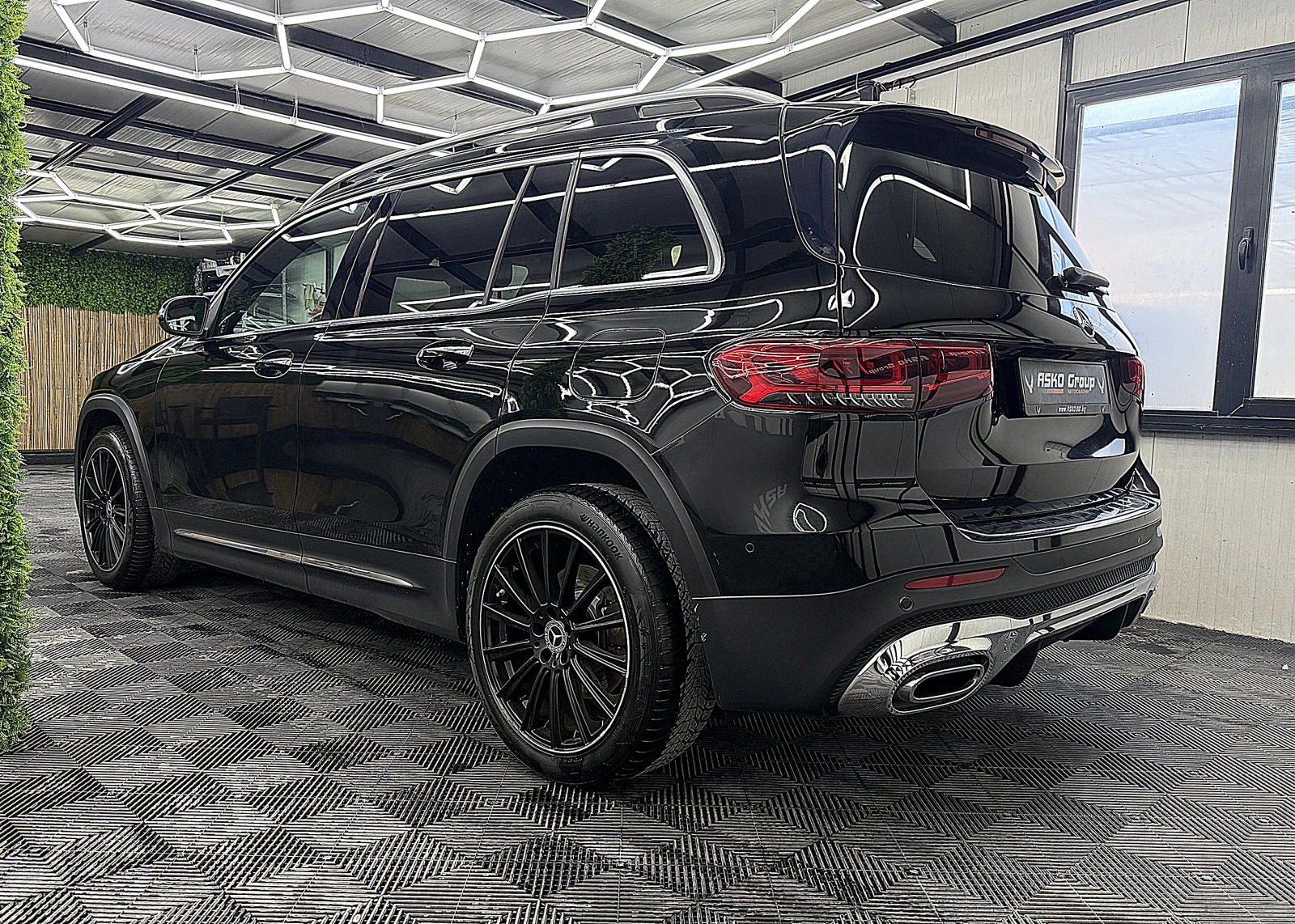 Mercedes-Benz GLB 200 AMG-line/PANORAMA/7-Mesta/ГЕРМАНИЯ СОБСТВЕН ЛИЗИНГ, снимка 4 - Автомобили и джипове - 56072608