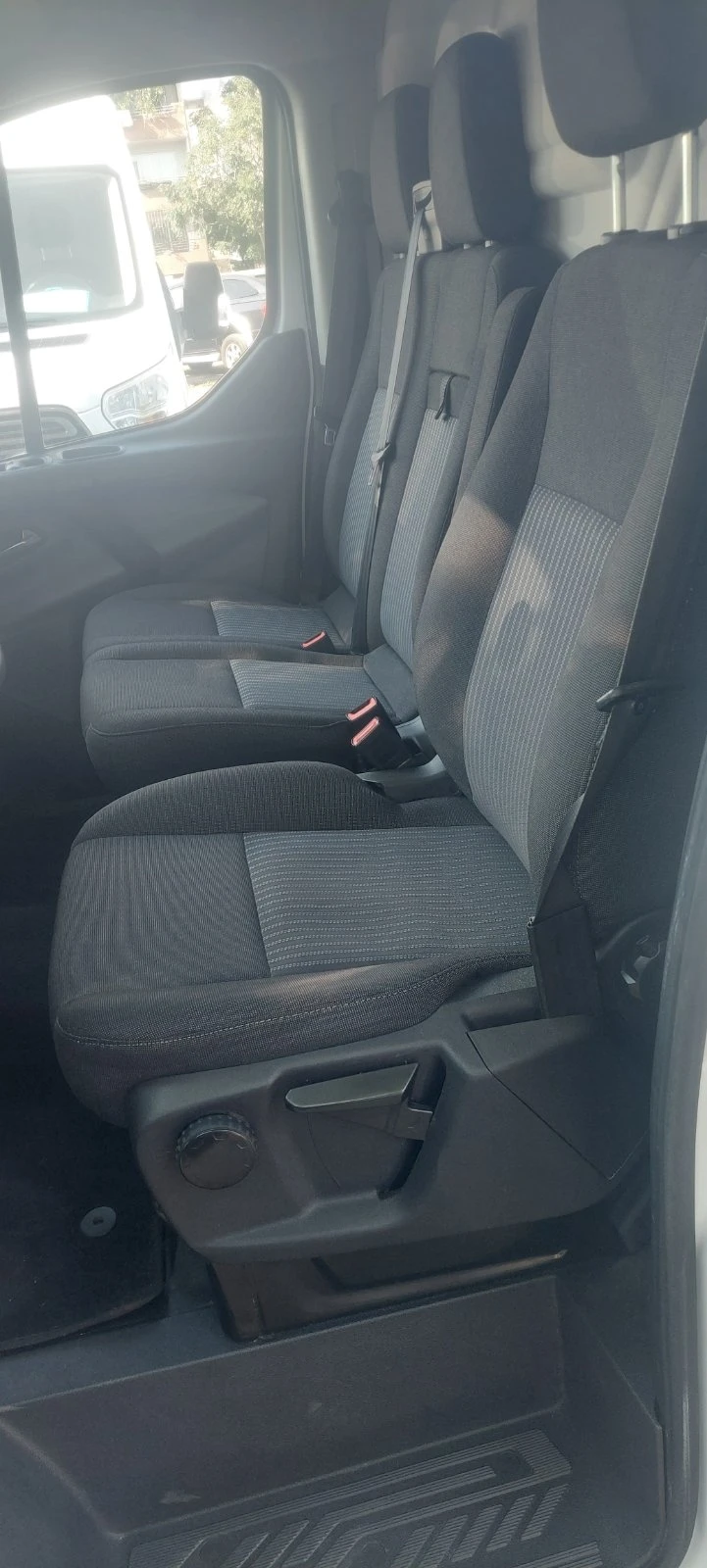 Ford Transit Custom 2.0 tdci клима автомат, снимка 11 - Бусове и автобуси - 55710858