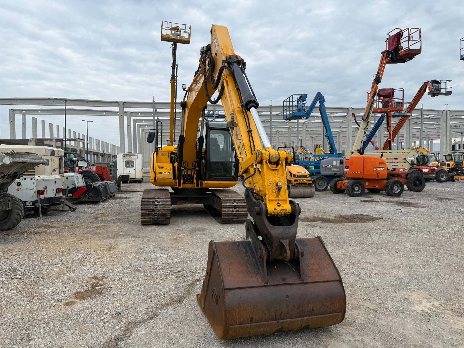Багер JCB JS130LC - изображение 2