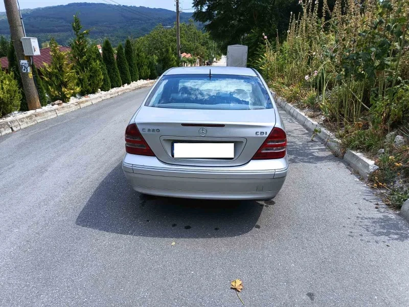 Mercedes-Benz C 220, снимка 5 - Автомобили и джипове - 47080894