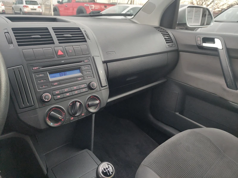 VW Polo 1.2i КЛИМА, снимка 12 - Автомобили и джипове - 48558711