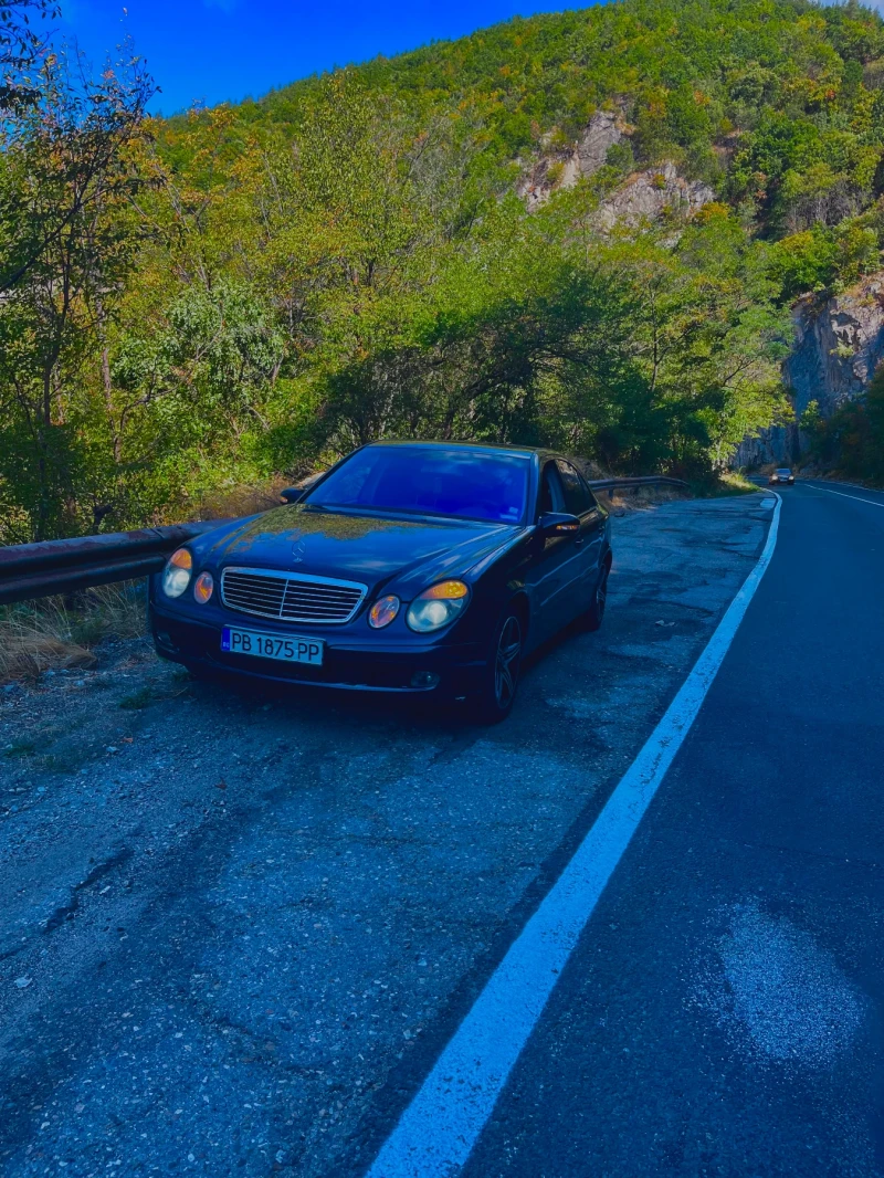 Mercedes-Benz E 220, снимка 10 - Автомобили и джипове - 52615461