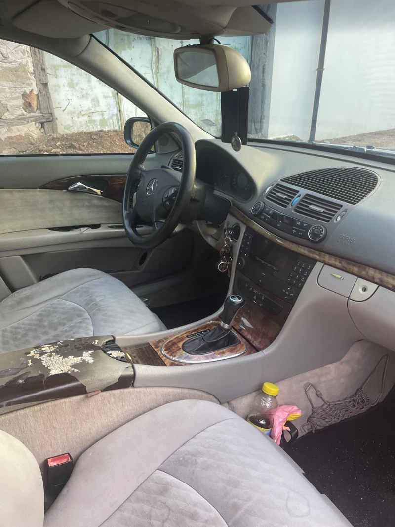Mercedes-Benz E 220, снимка 7 - Автомобили и джипове - 52615461