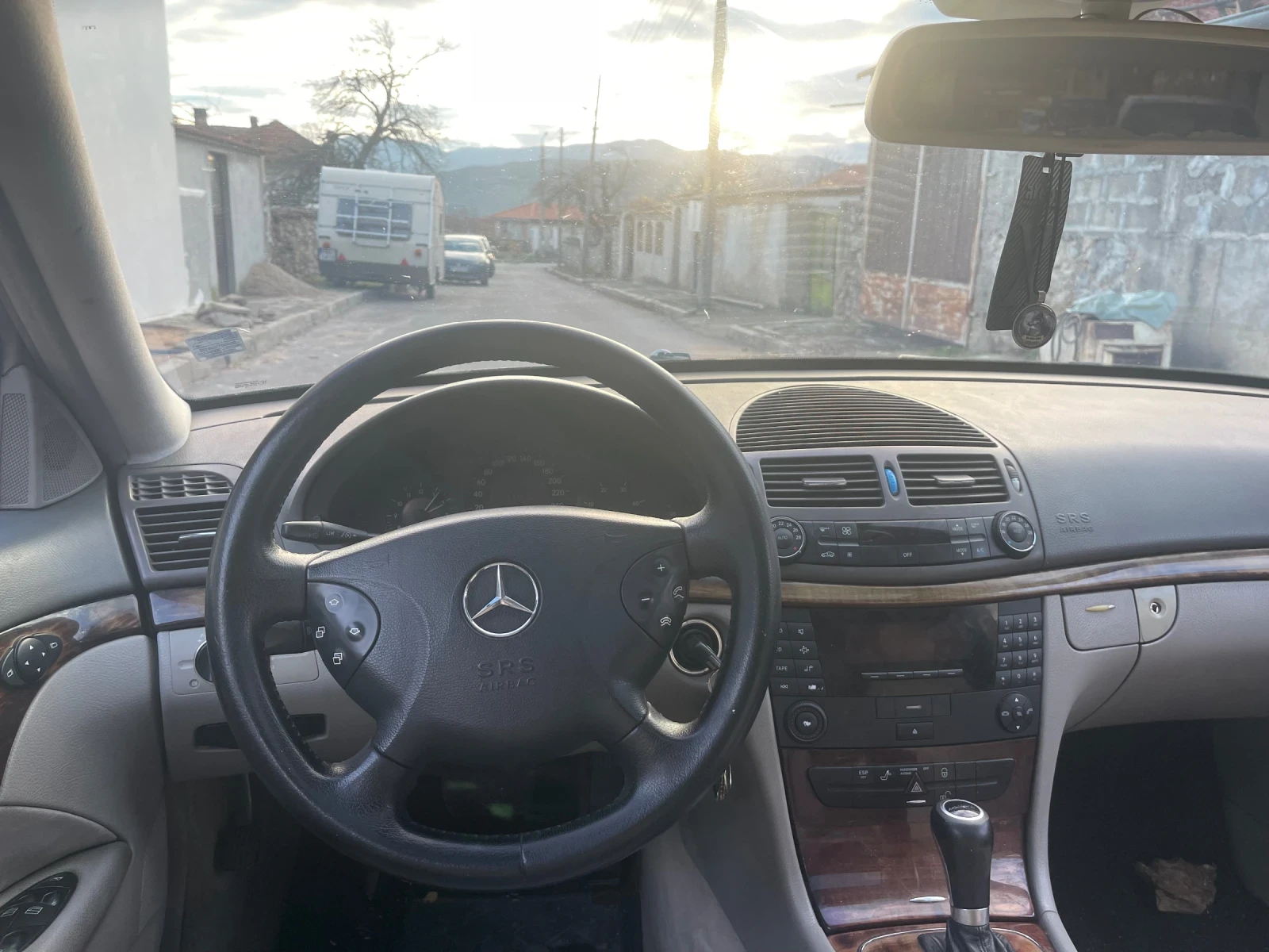 Mercedes-Benz E 220  - изображение 8