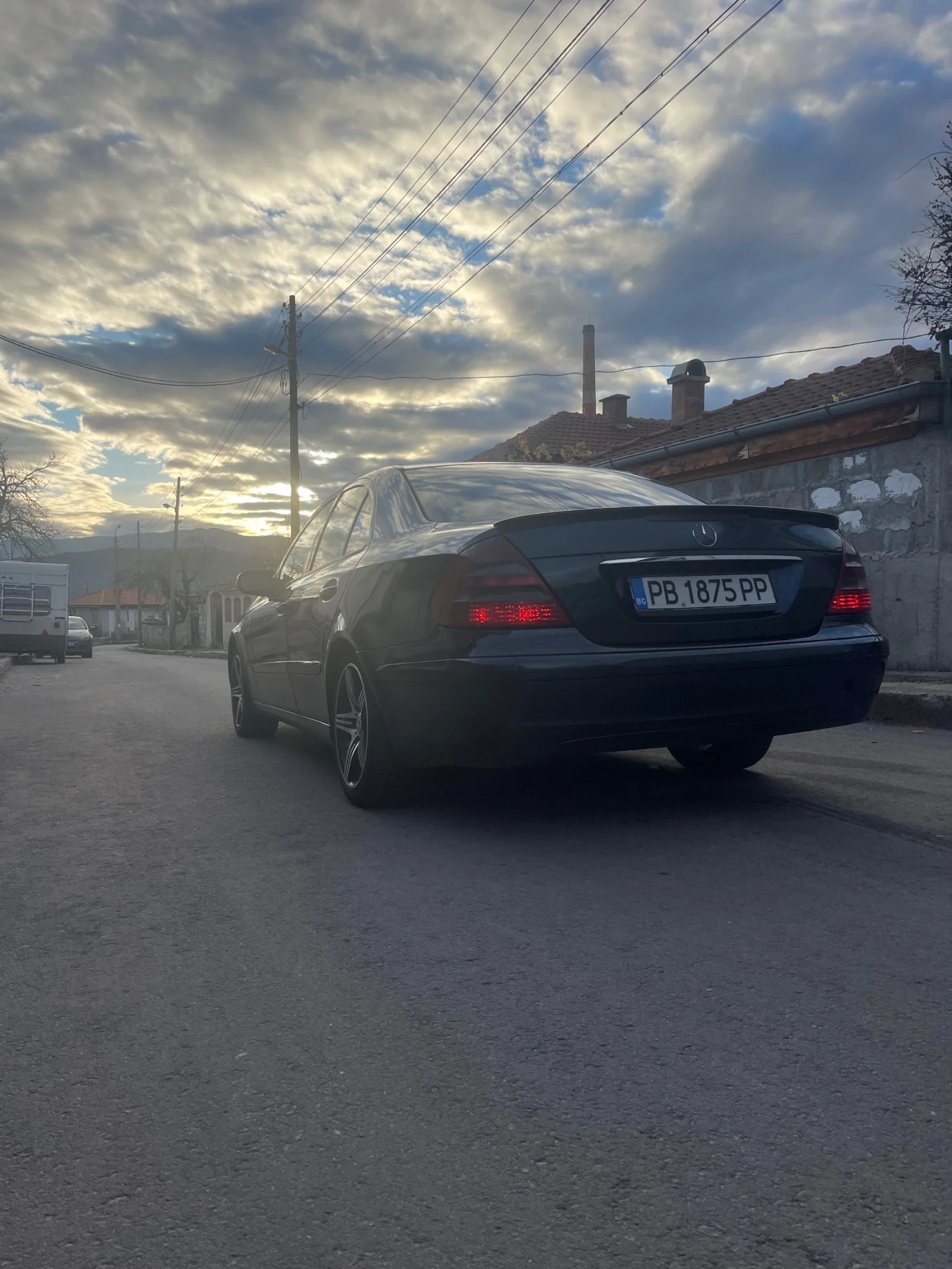 Mercedes-Benz E 220  - изображение 4