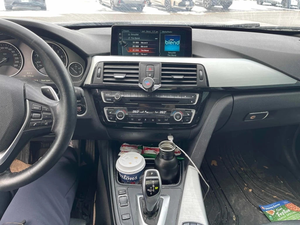 BMW 330 * 330i xDrive * CARFAX * БЕЗ ПЪРВОНАЧАЛНА ВНОСКА - изображение 9