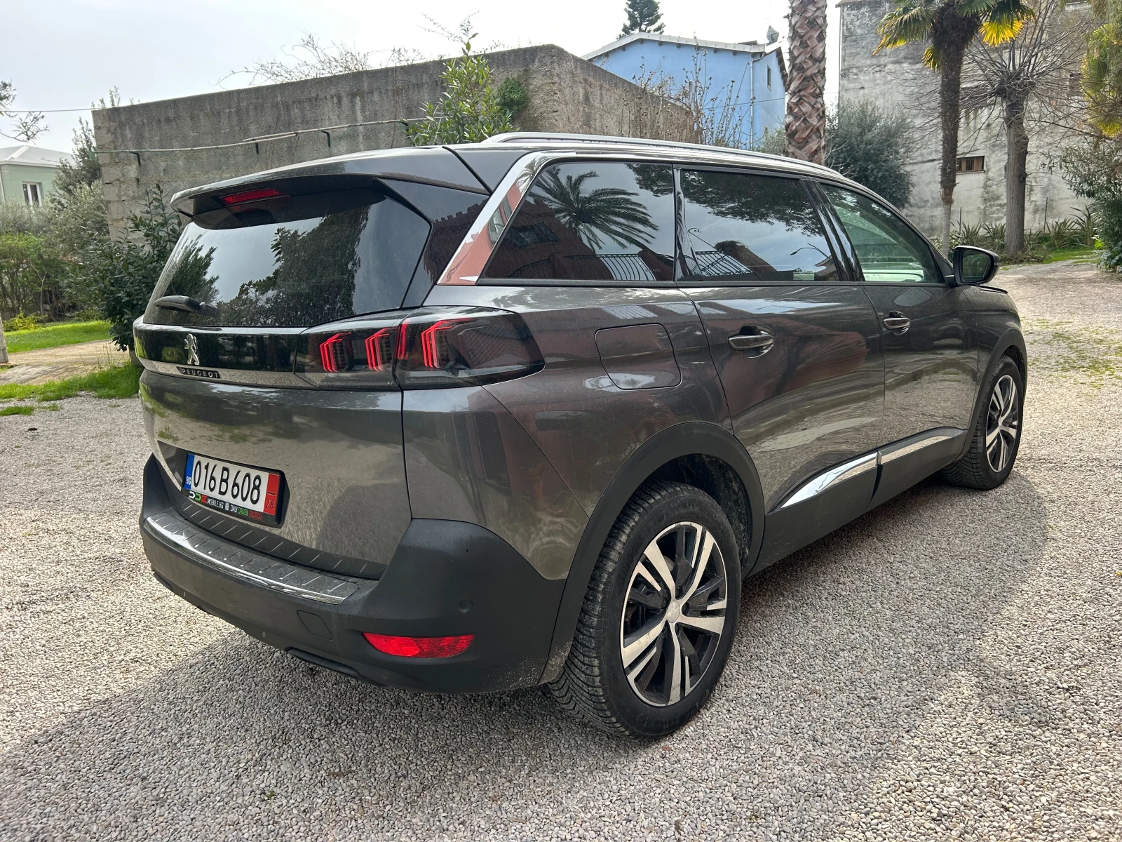 Peugeot 5008 Allure* СЕРВИЗЕН* 7 Местен* Дистроник* , снимка 4 - Автомобили и джипове - 53810560