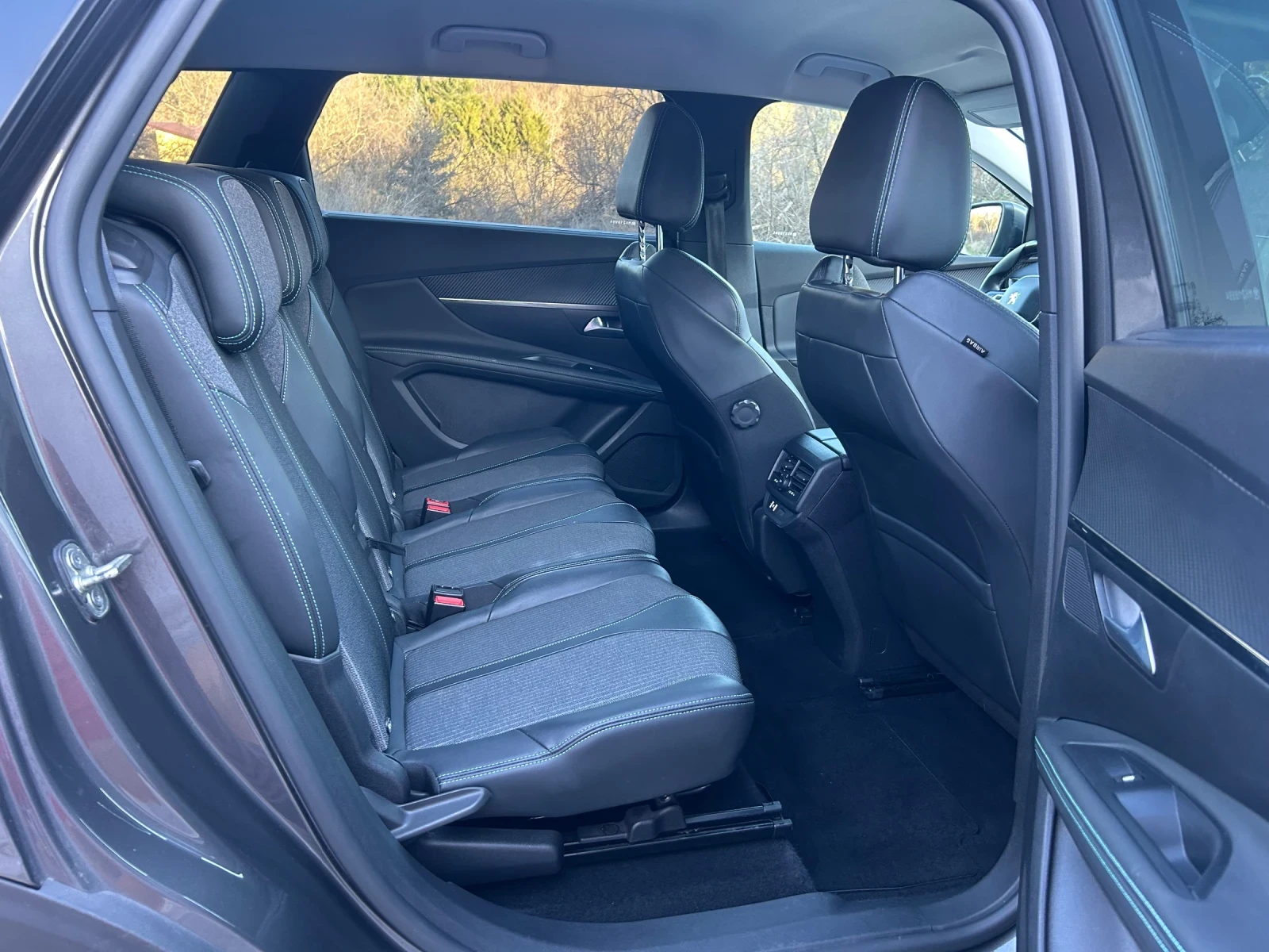 Peugeot 5008 2.0 BlueHDI* ALLURE * СЕРВИЗ* 7 Местен* Дистроник*, снимка 10 - Автомобили и джипове - 53810560