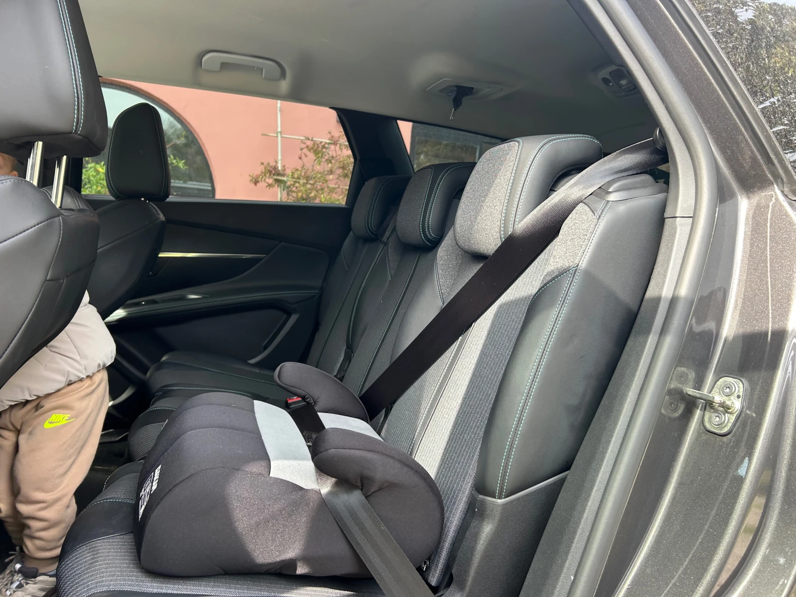 Peugeot 5008 Allure* СЕРВИЗЕН* 7 Местен* Дистроник* , снимка 10 - Автомобили и джипове - 53810560