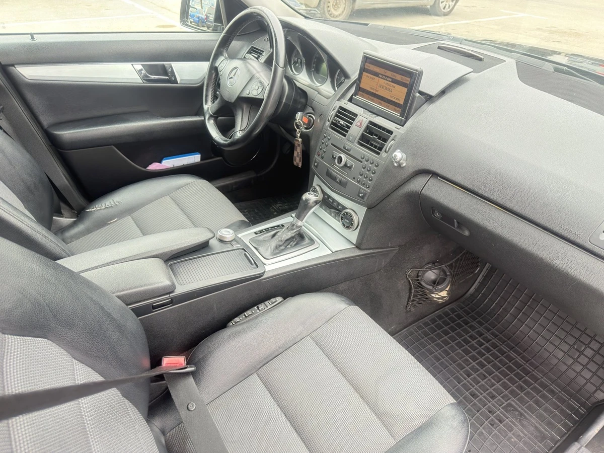 Mercedes-Benz C 220, снимка 9 - Автомобили и джипове - 53834146