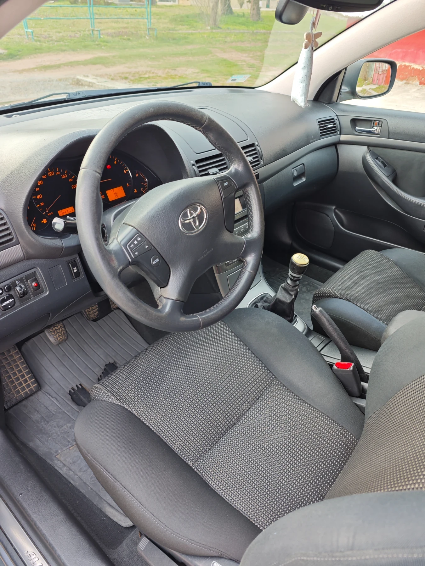 Toyota Avensis, снимка 11 - Автомобили и джипове - 53927776