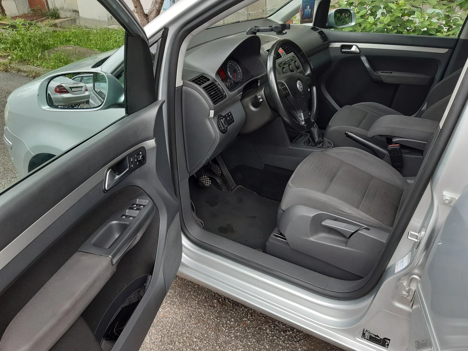 VW Touran, снимка 9 - Автомобили и джипове - 54748692