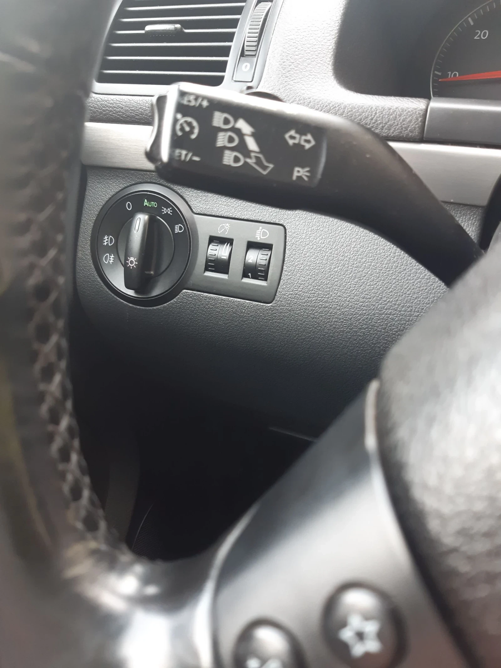 VW Touran, снимка 8 - Автомобили и джипове - 54748692