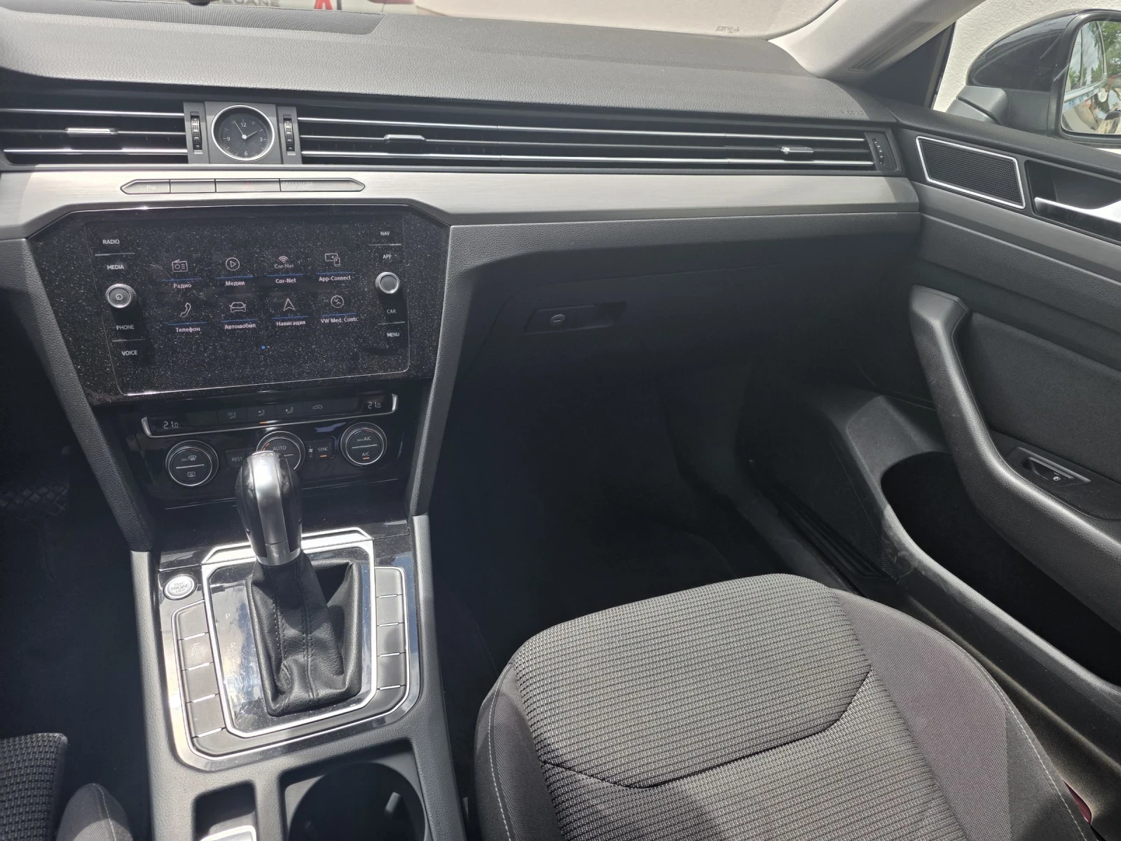 VW Arteon 2.0 TDI 150 к.с. | Перфектно техническо състояние, снимка 10 - Автомобили и джипове - 54892344