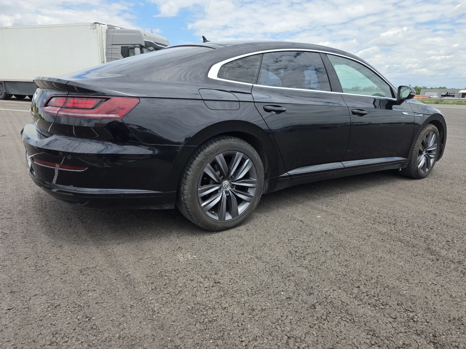 VW Arteon 2.0 TDI 150 к.с. | Перфектно техническо състояние, снимка 5 - Автомобили и джипове - 54892344