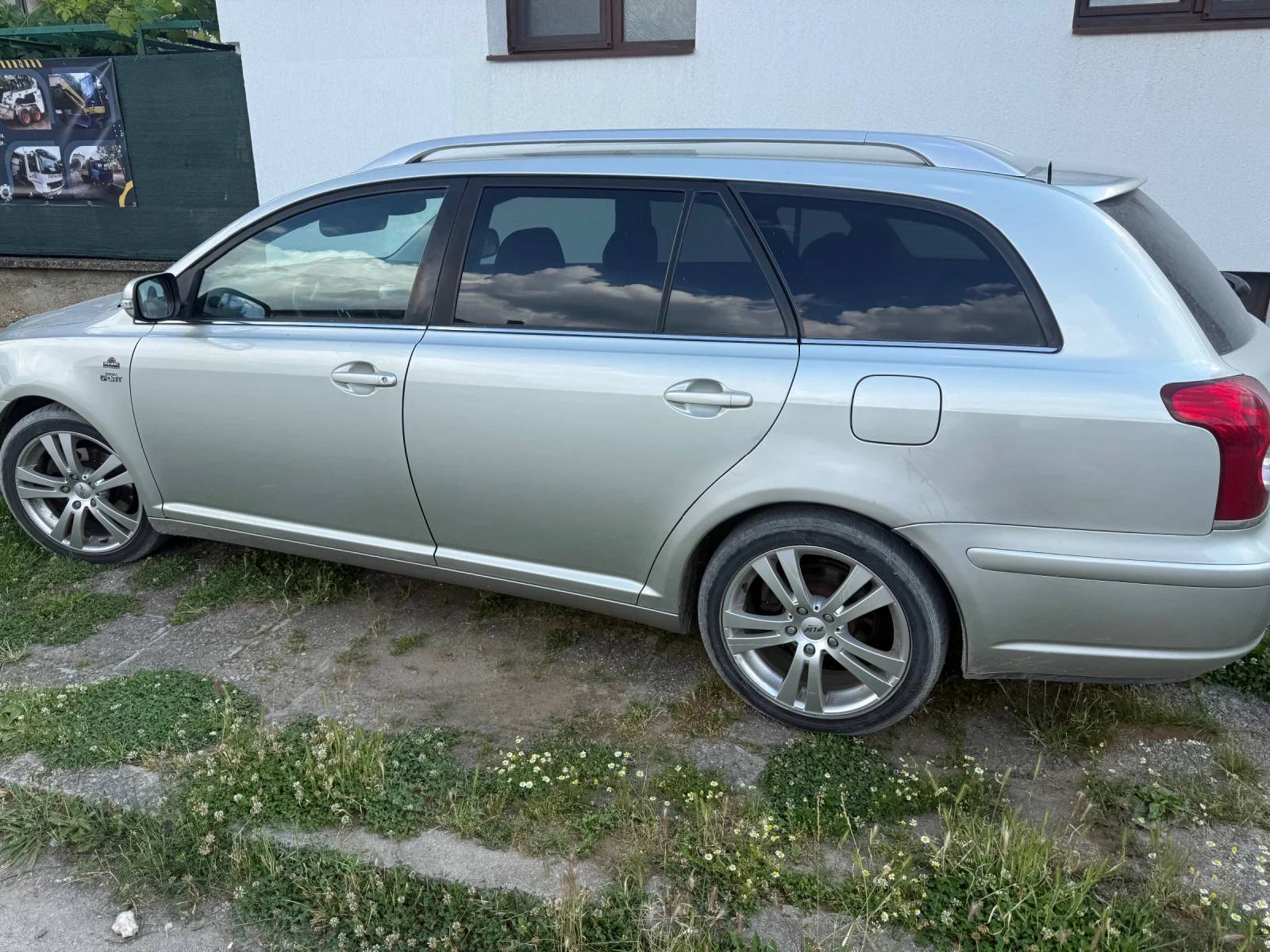 Toyota Avensis Комби, снимка 2 - Автомобили и джипове - 54989128
