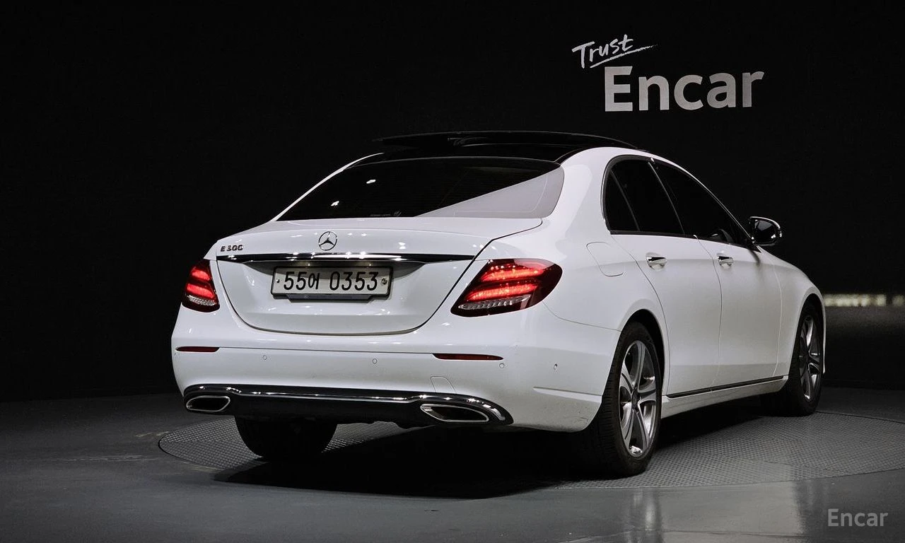 Mercedes-Benz E 300 Avantgarde* ПОДГРЕВ* ОБДУХВАНЕ* 360 CAM* PANORAMA*, снимка 3 - Автомобили и джипове - 55224159