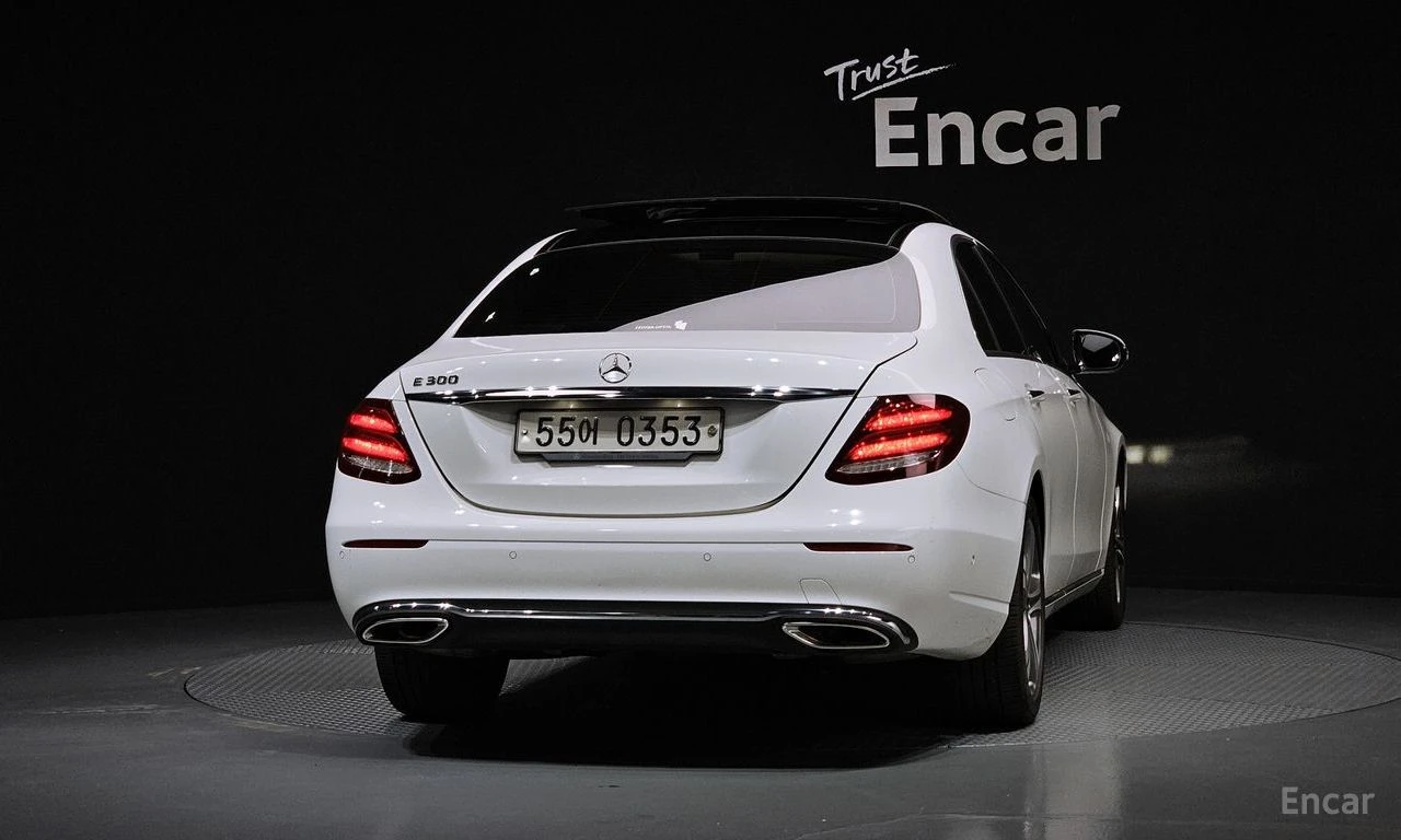 Mercedes-Benz E 300 Avantgarde* ПОДГРЕВ* ОБДУХВАНЕ* 360 CAM* PANORAMA*, снимка 4 - Автомобили и джипове - 55224159