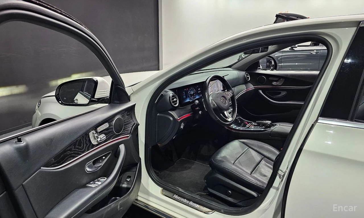Mercedes-Benz E 300 Avantgarde* ПОДГРЕВ* ОБДУХВАНЕ* 360 CAM* PANORAMA*, снимка 6 - Автомобили и джипове - 55224159