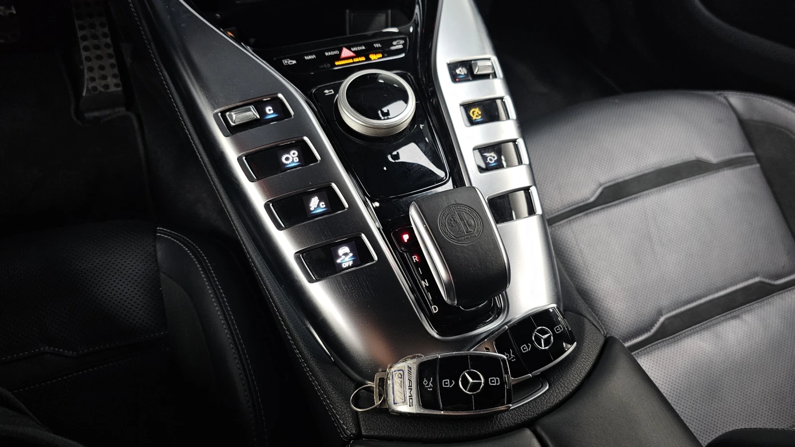 Mercedes-Benz AMG GT 43* BURMESTER* HUD* 360* ЕЛ. БАГАЖНИК* КРАЙНА ЦЕНА, снимка 9 - Автомобили и джипове - 55349129
